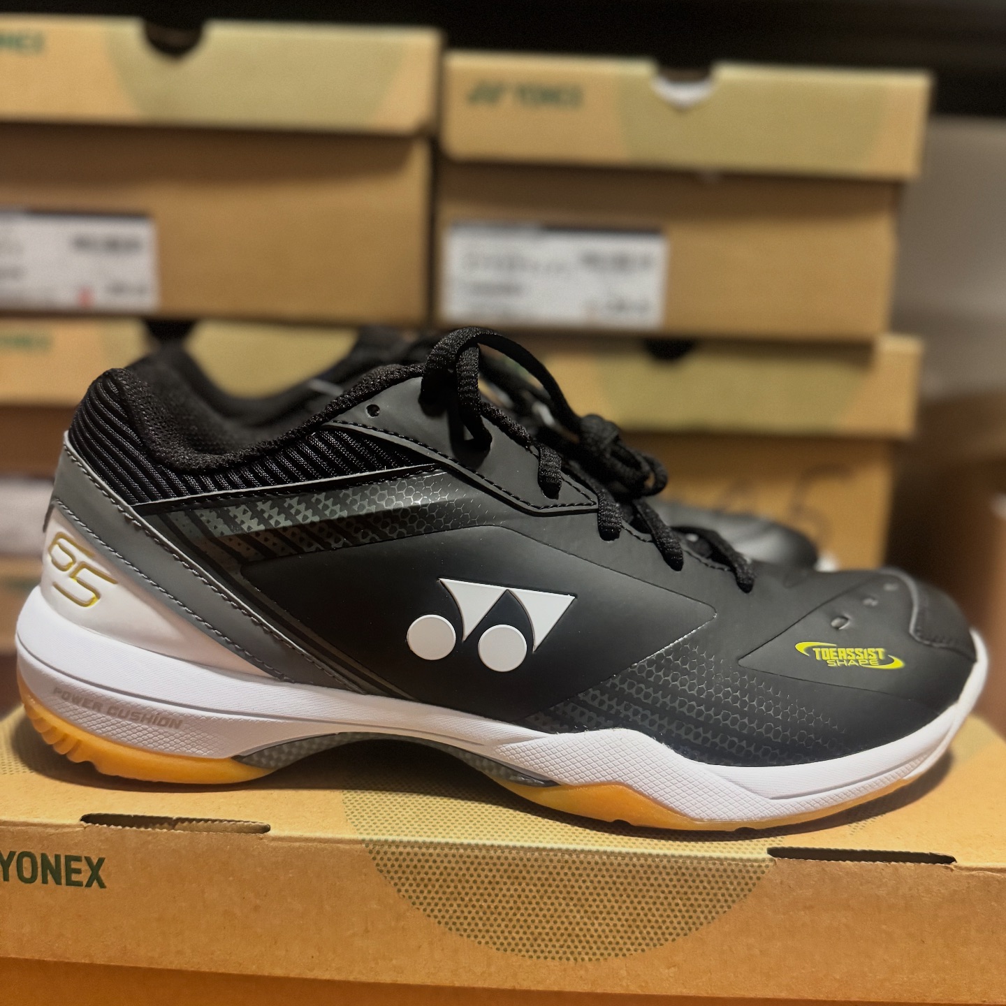 Yonex 65z3 Black 🖤 Php 7,500 + SF Designed to improve comfort