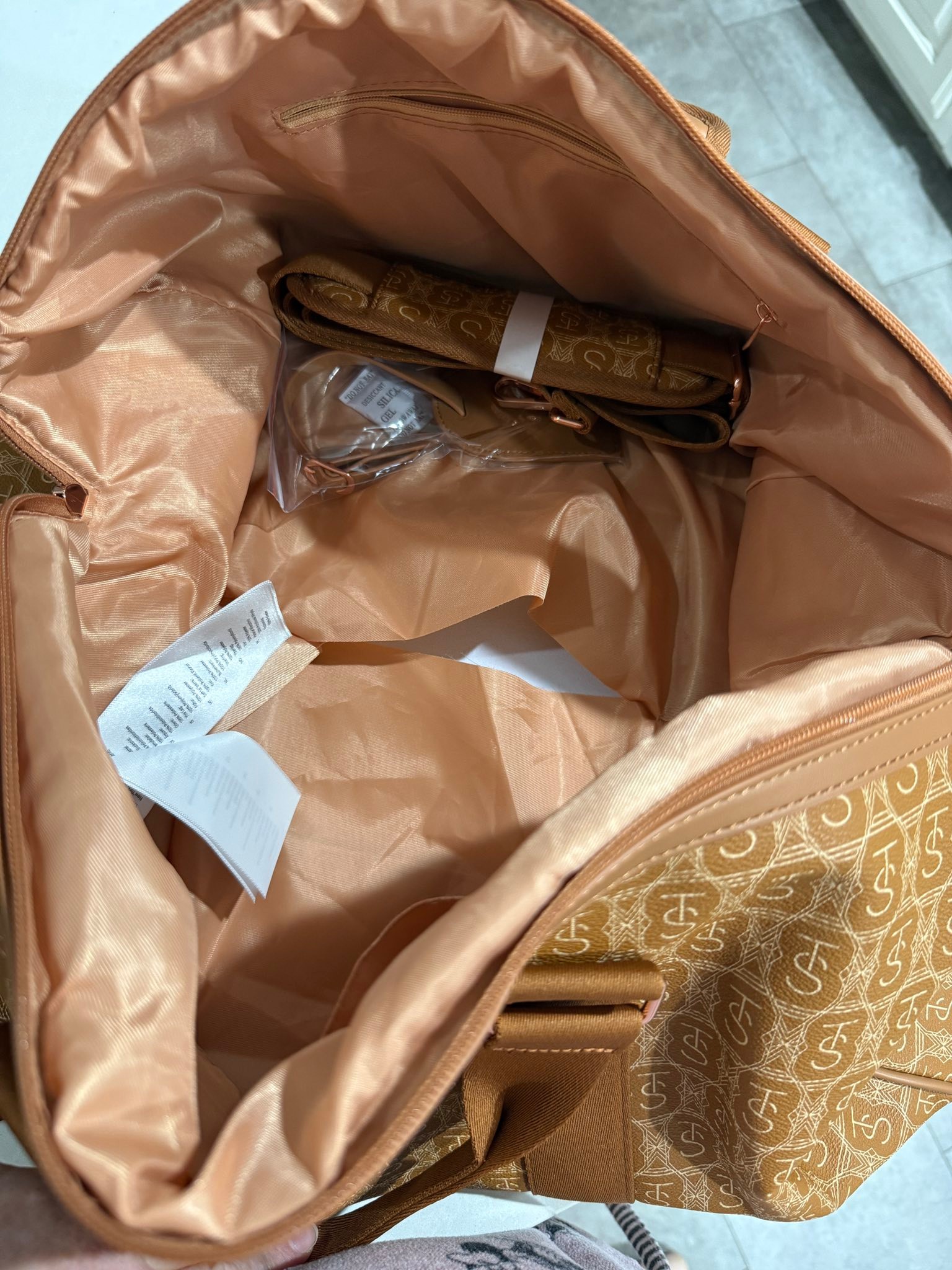 How to fix unstitched bag lining?