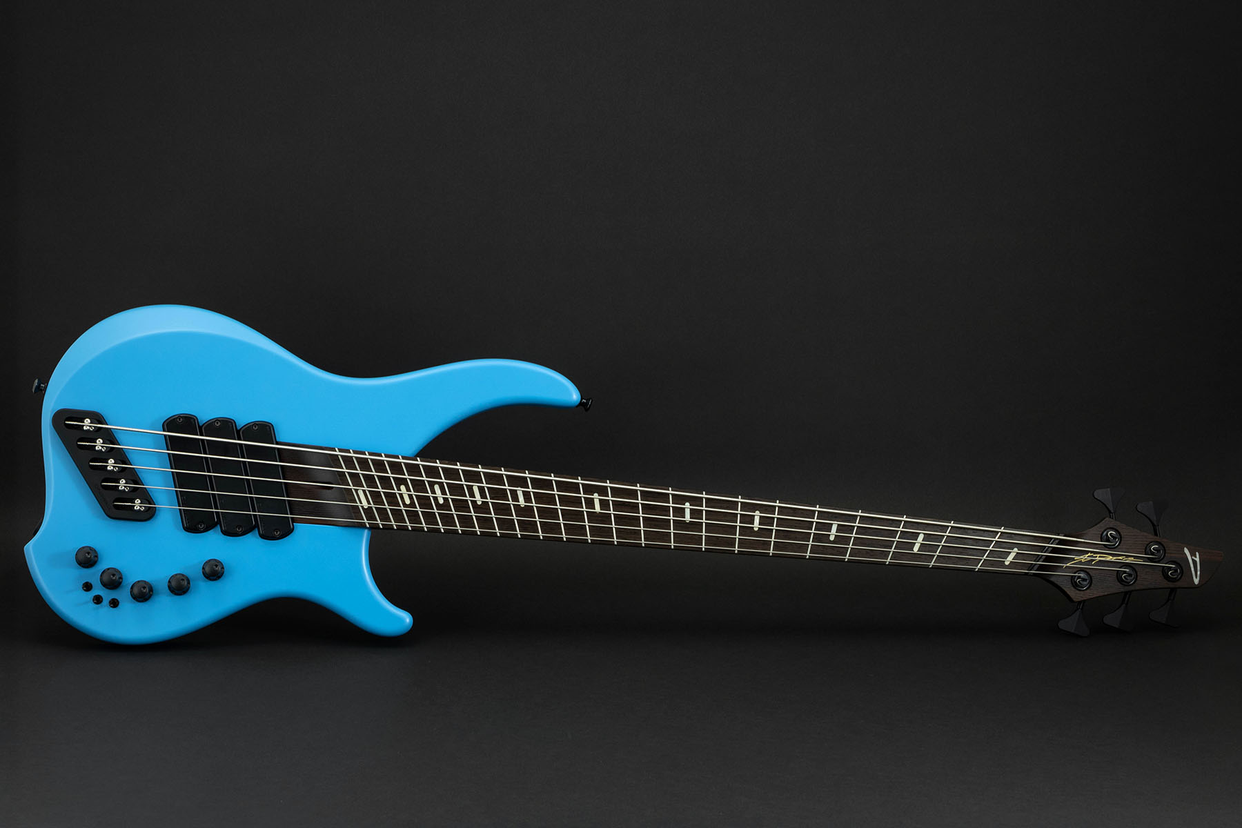 How long does Dingwall, Scotland take to build a custom ABI bass?
