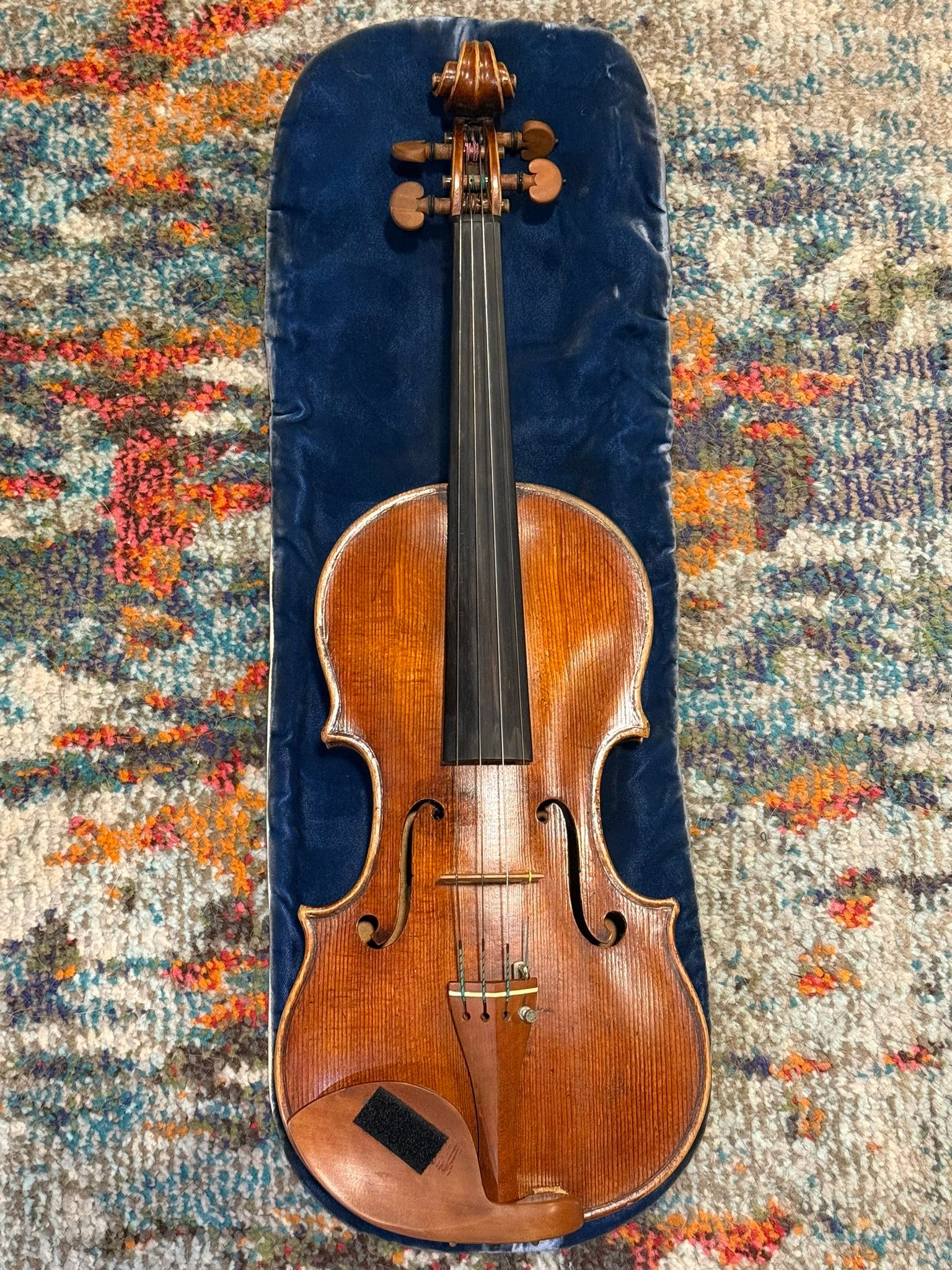 What is this unlabeled violin?