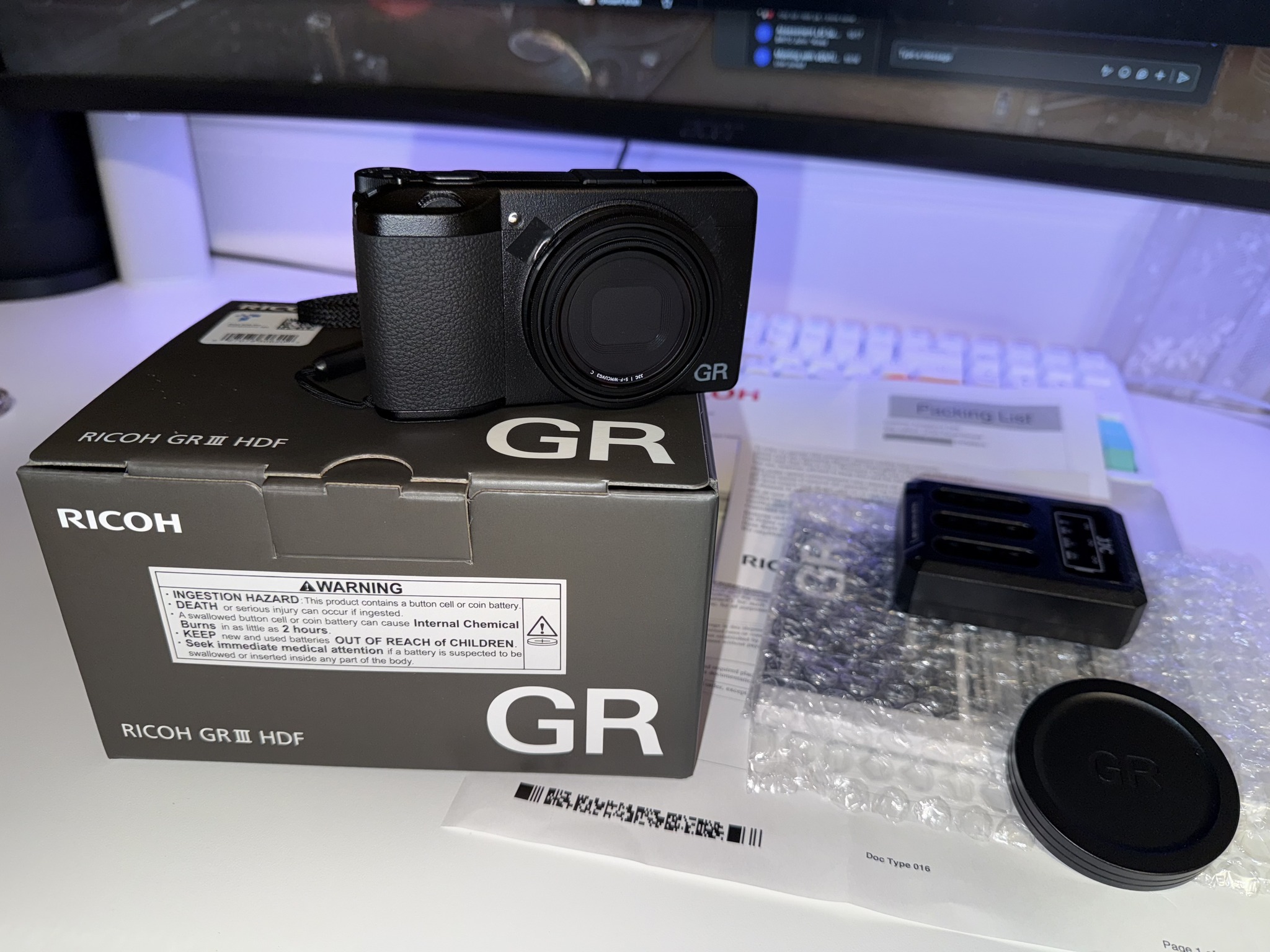 Selling a newly purchased Ricoh GR III diary edition with less 