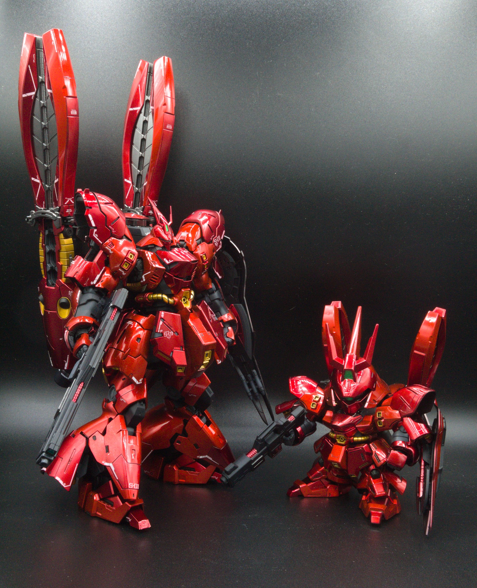 Custom painted RG and SD Fukuoka Sazabi models with Gaianotes