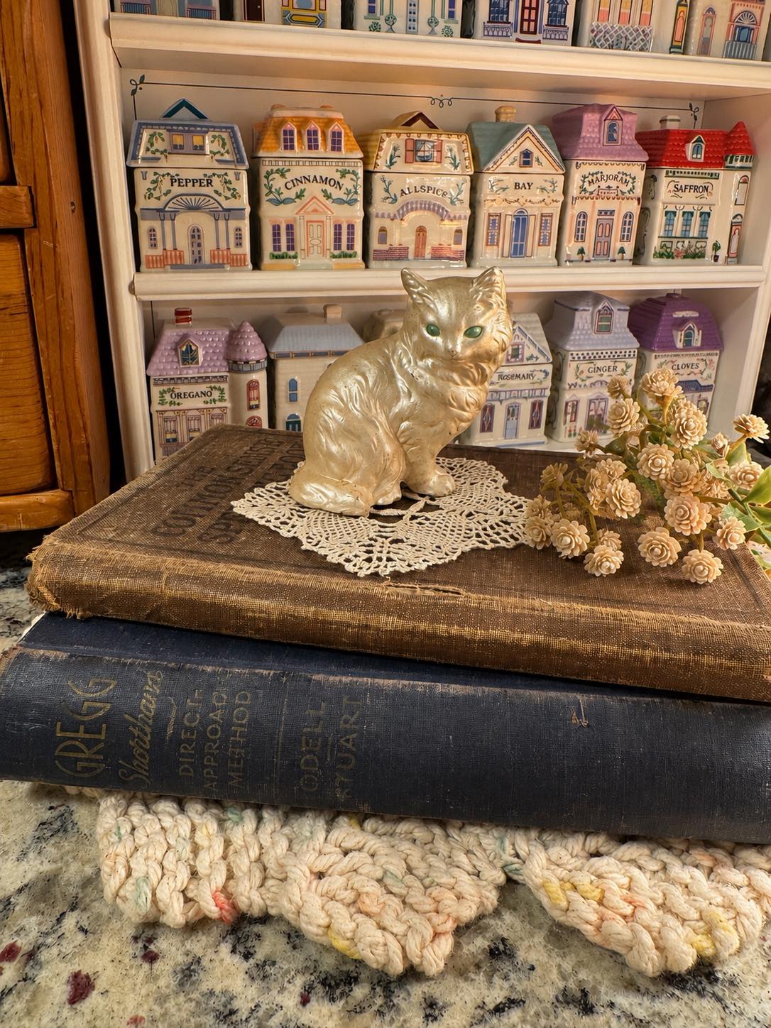 Vintage chalkware seated cat figurine