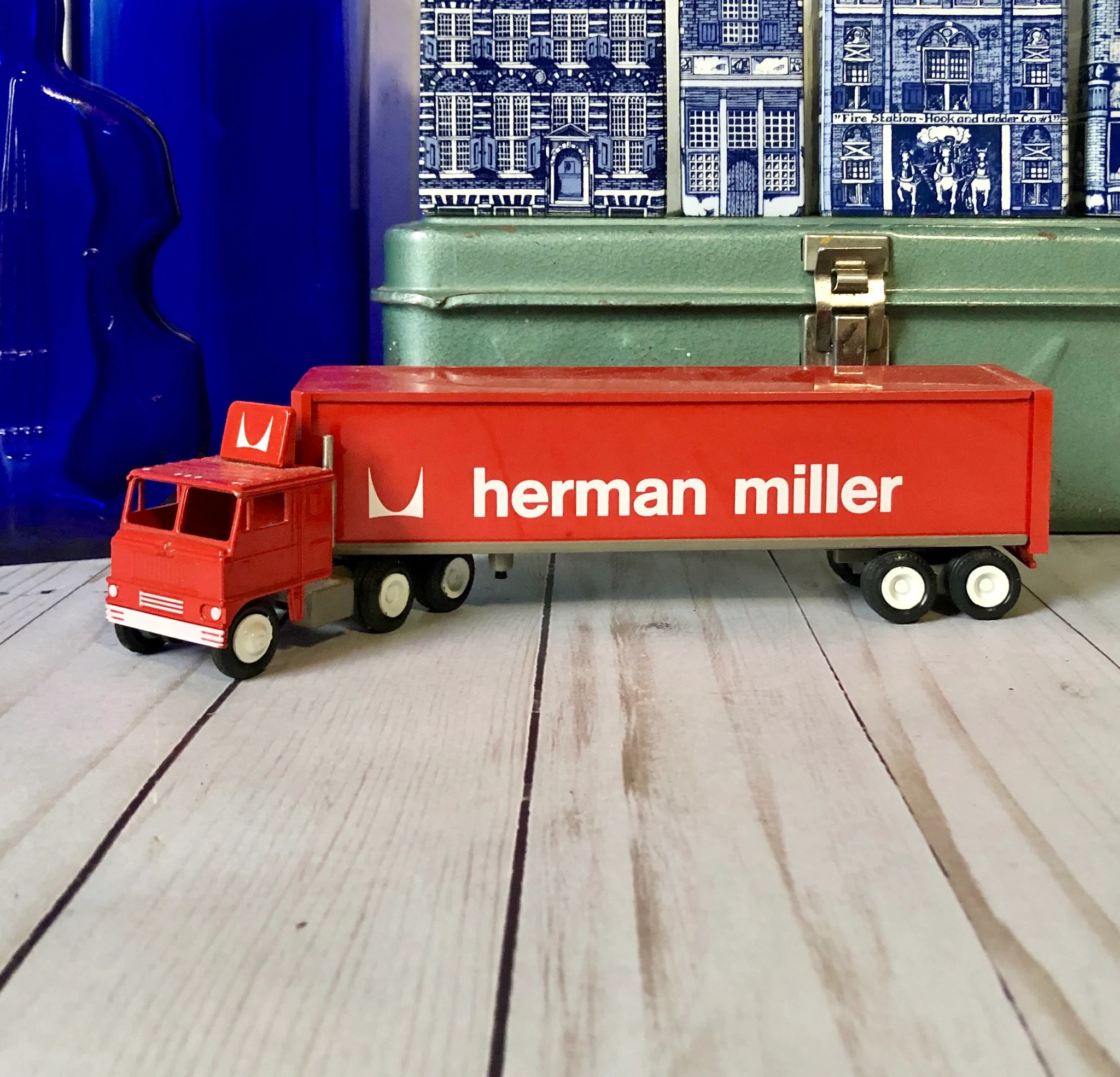 Does anyone have a Herman Miller 18 wheeler? Or even know anything