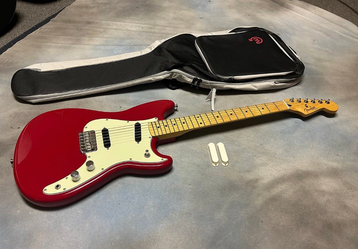 Duo Sonic guitar in Dakota red