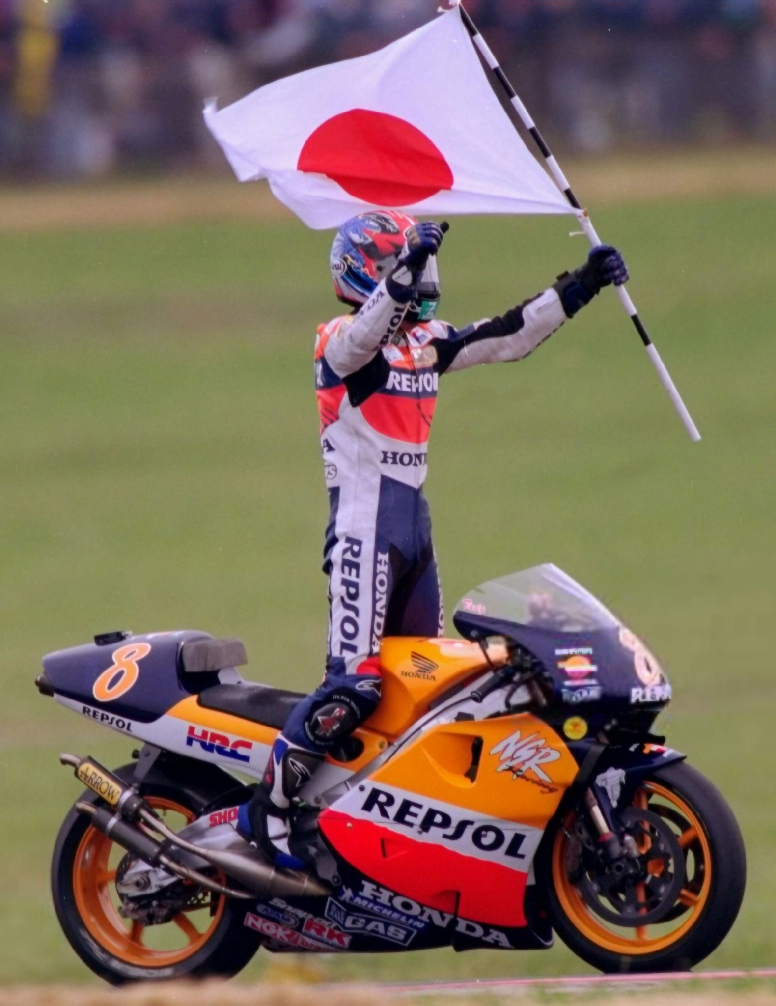 Tadayuki Okada Tadayuki Okada 🇯🇵 8️⃣ stands on his Honda