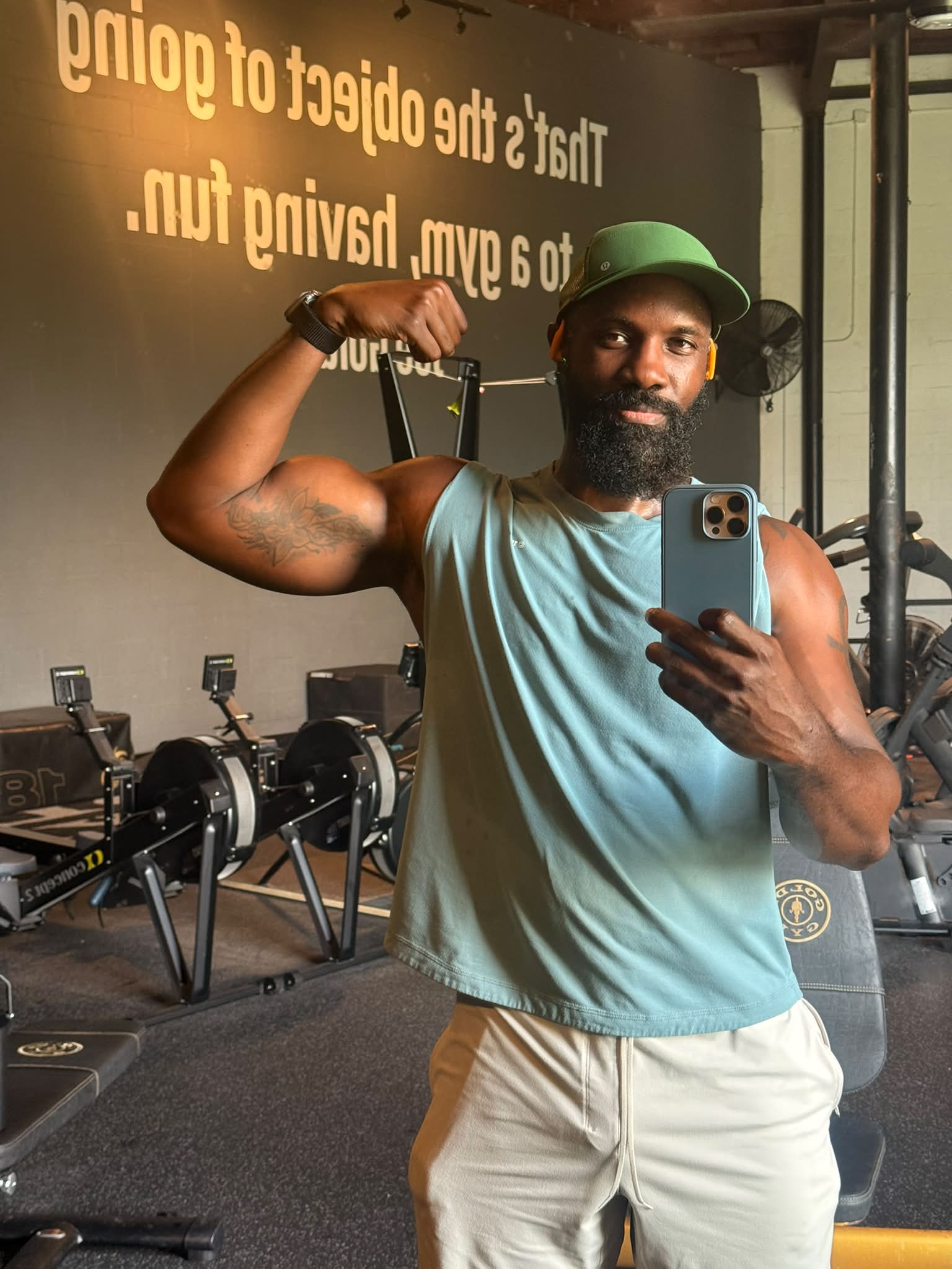 Should peptides be allowed in natural bodybuilding? 🤔 If it's “natural,” what does that actually mean? Many peptides aren't detectable in standard urine tests… Some support recovery, healing, and ov