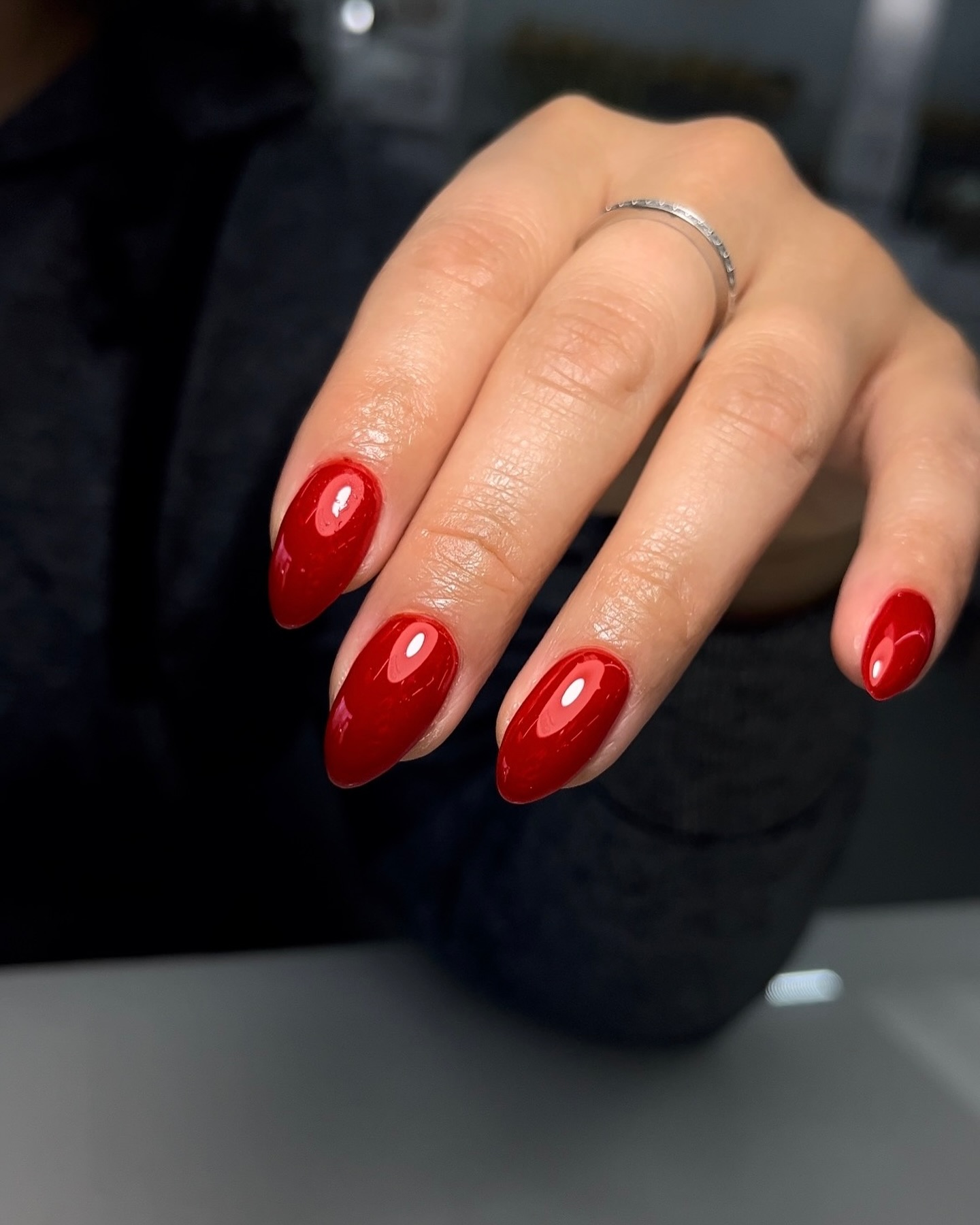 Claudia - ️ ¡Amantes de las uñas rojas, este es su momento! 🔥 El color ...