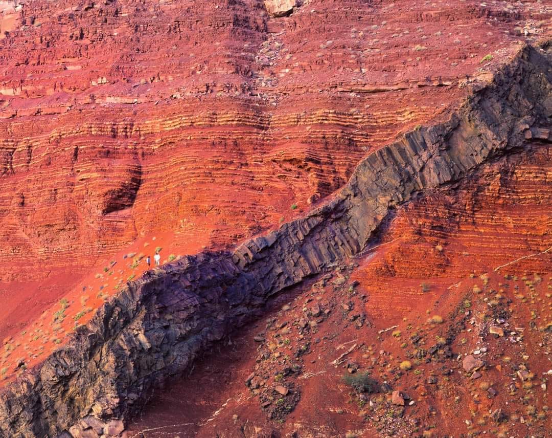 Geology - Precambrian aged igneous rocks cross-cutting red shales ...