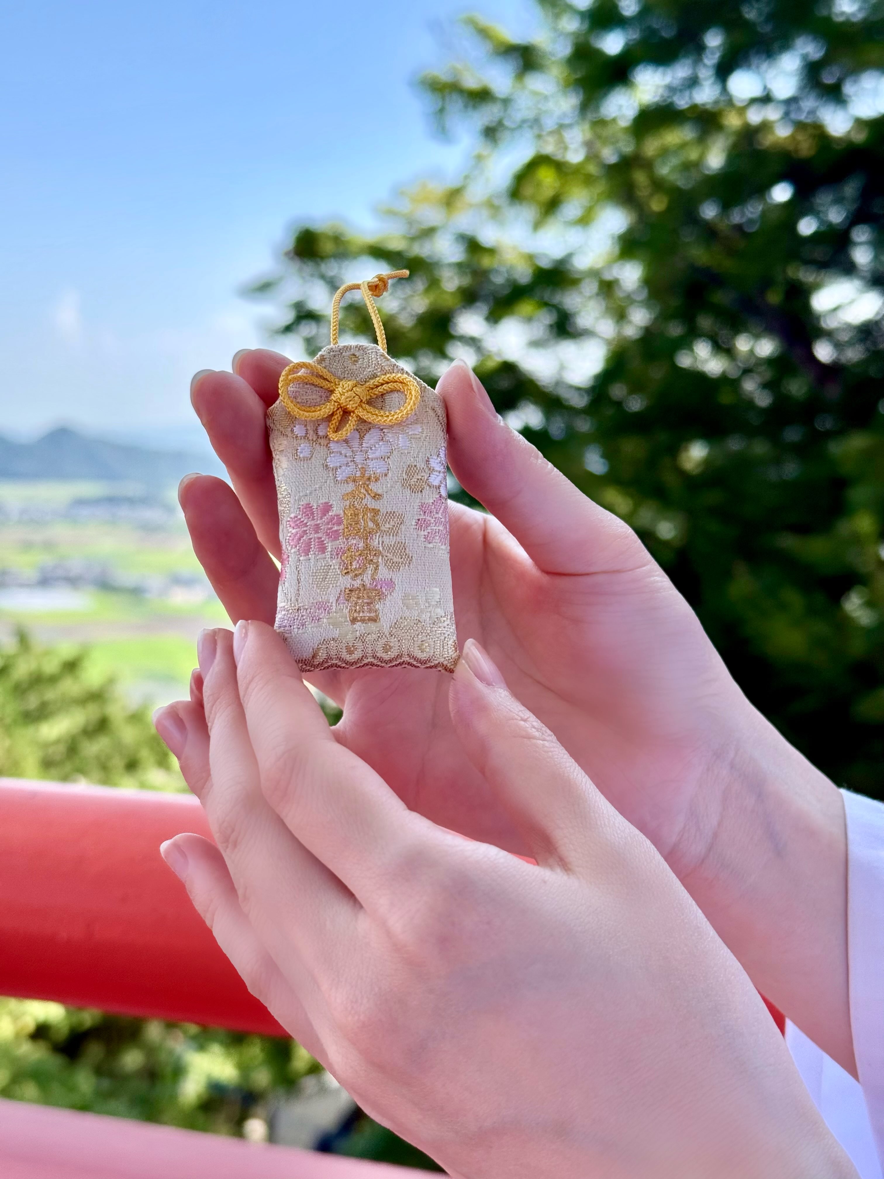 太郎坊宮参集殿