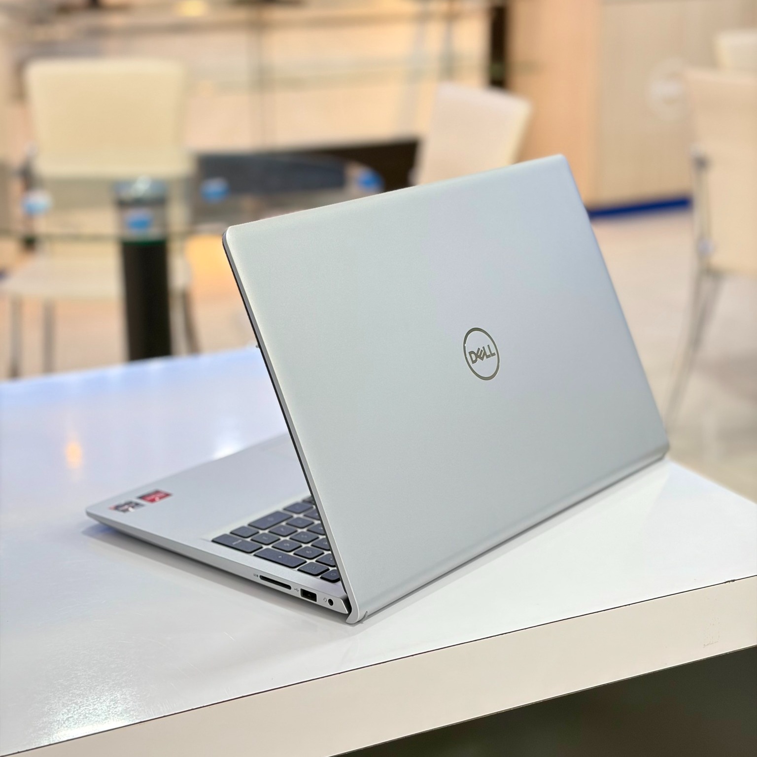 Dell 15 DC15255 SKU: LDI-1802 ==> $639 
