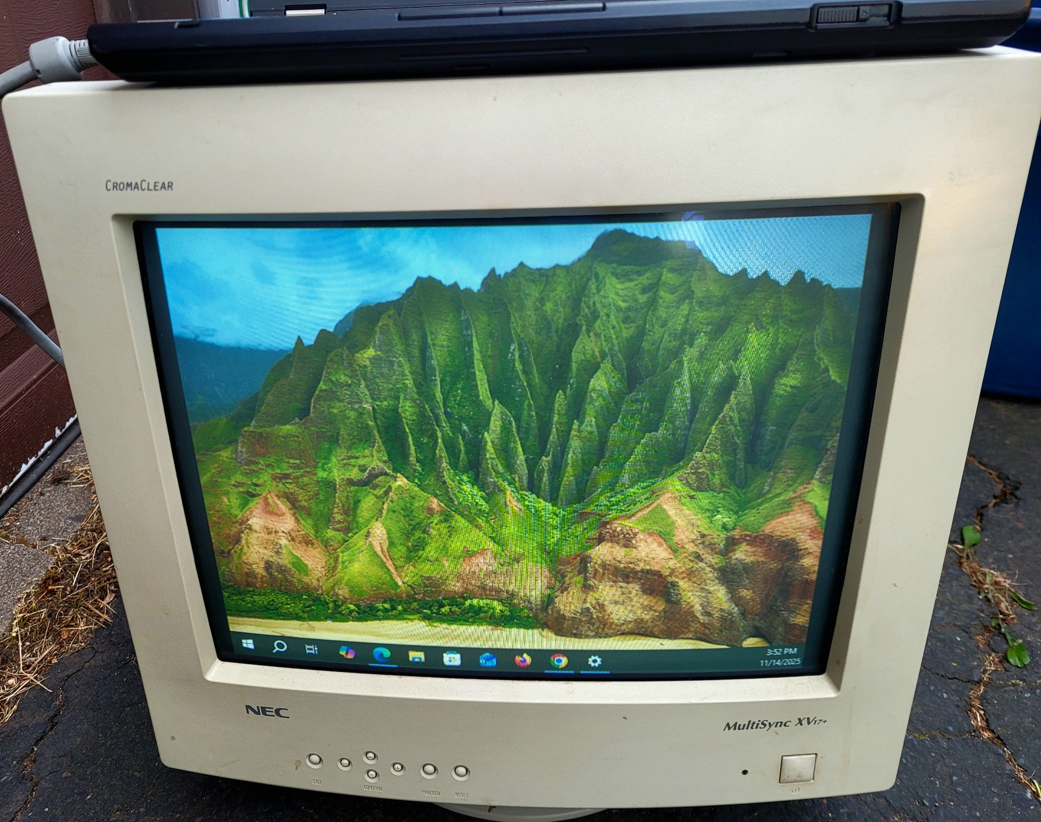 Free NEC XV17 CRT monitor in Duluth, MN