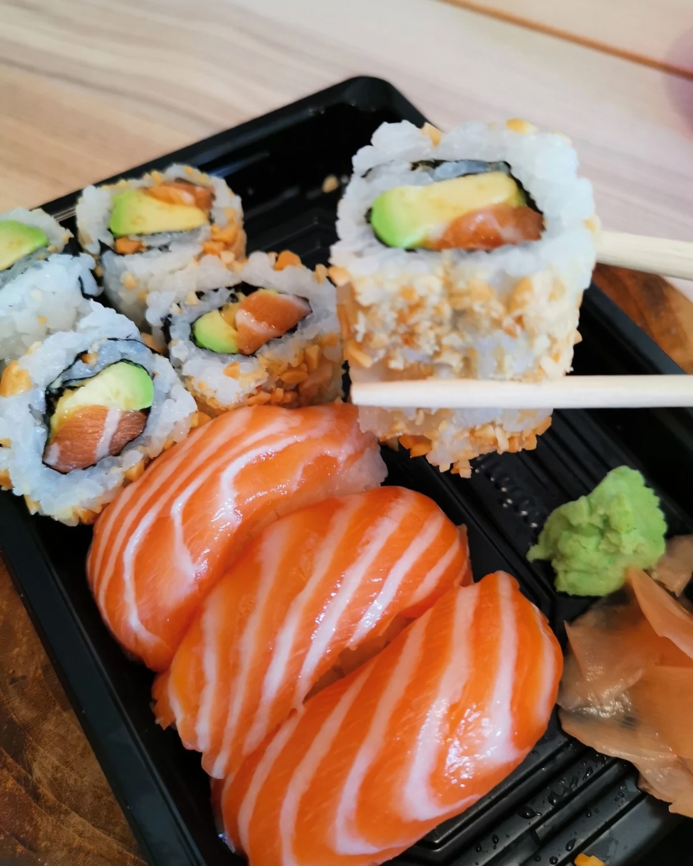 a-la-carte-vous-pouvez-khamsombat-sushi-tha-facebook