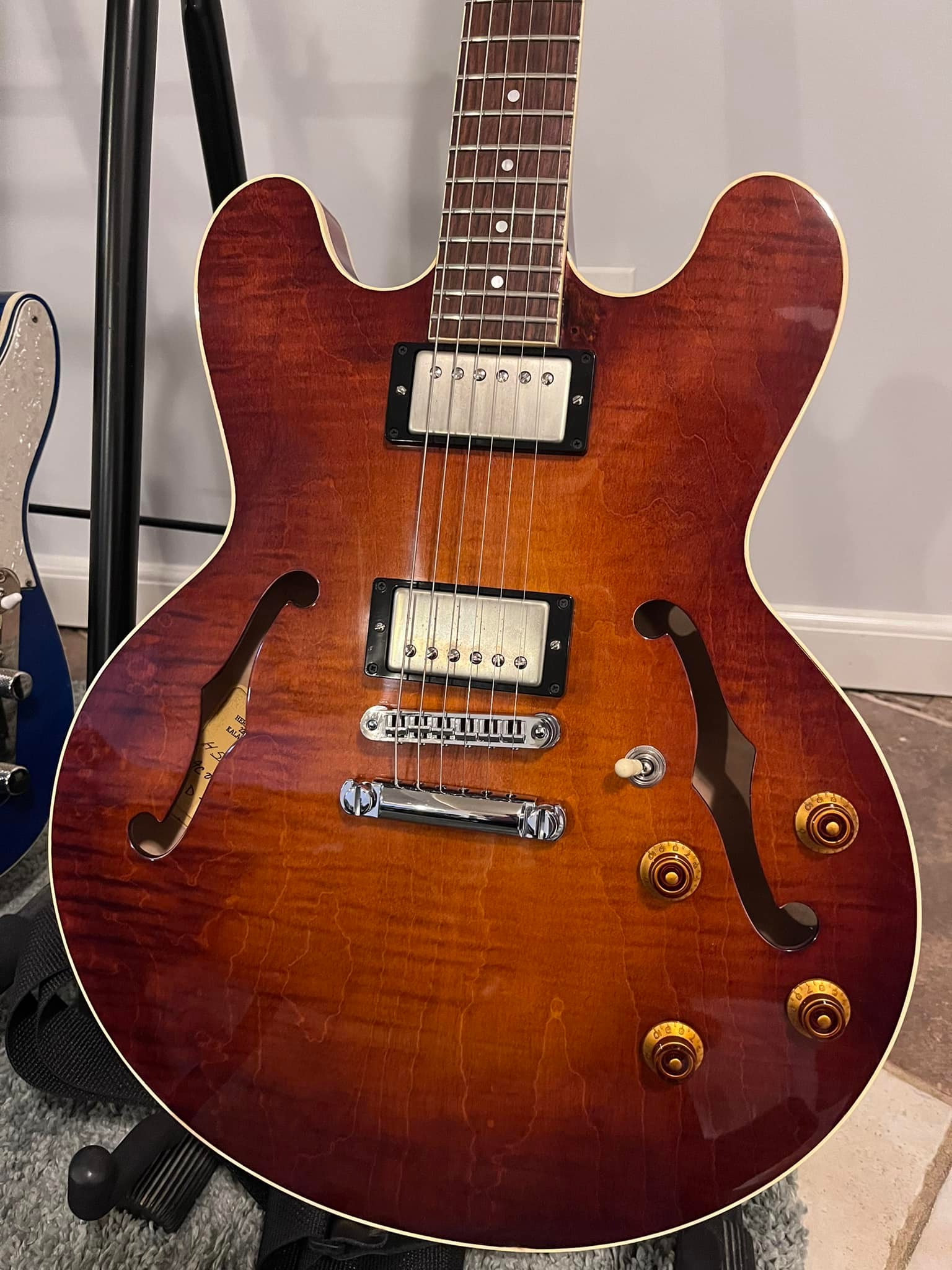 Heritage H-530 guitar with Lollar P-90 pickups