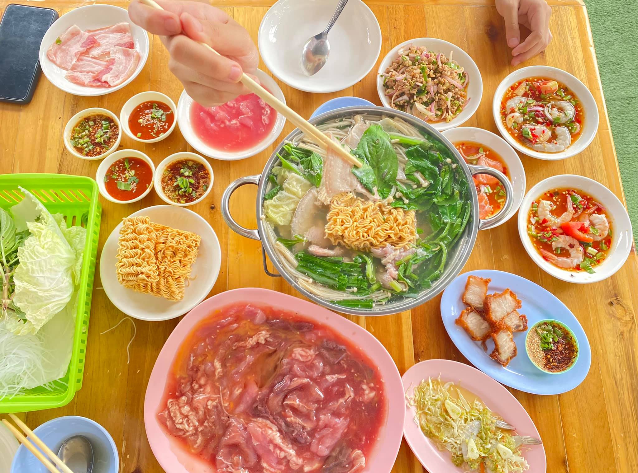 กินไรดีวะ Kin Rai Dee Wa