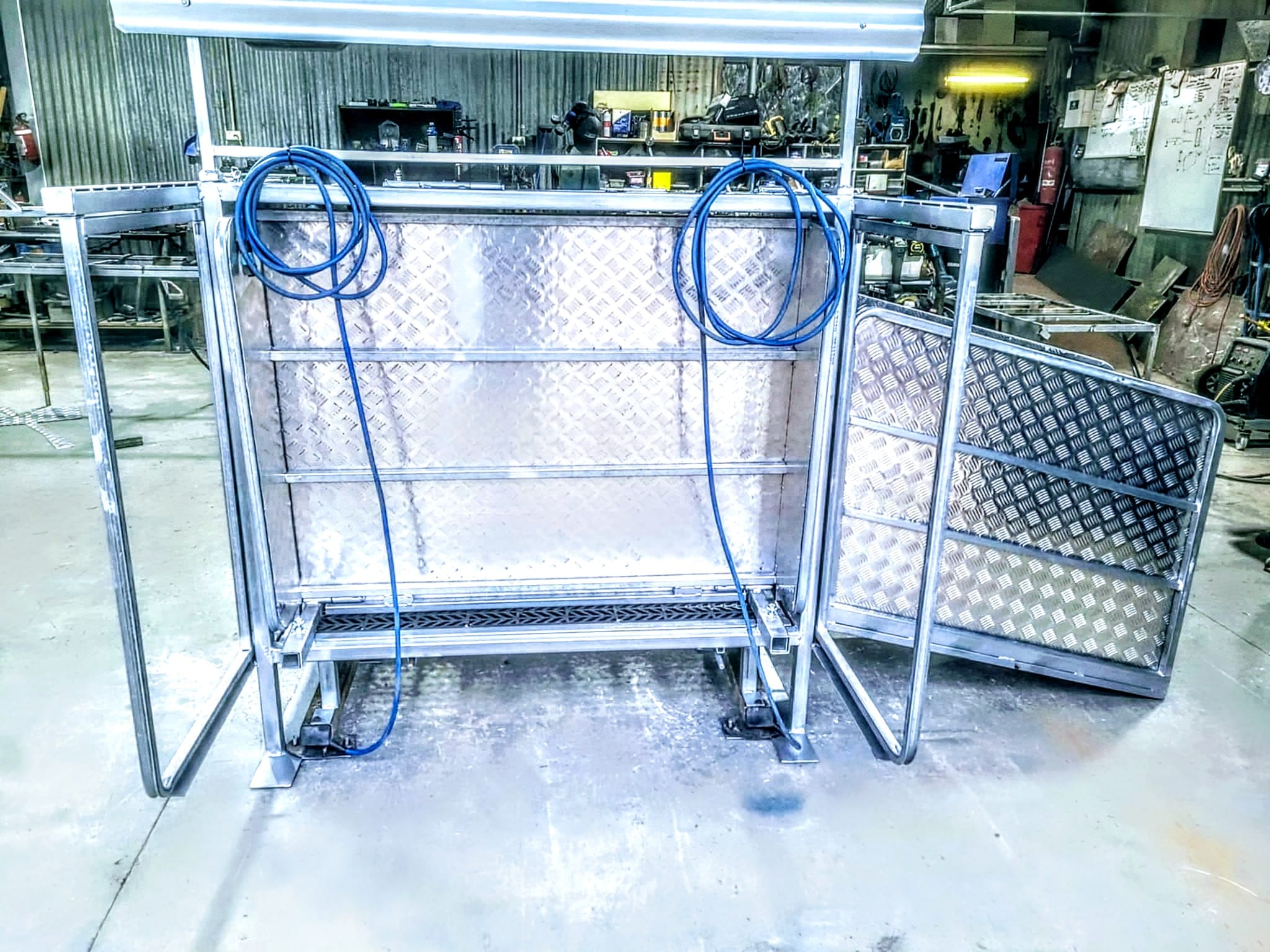 Slideaway Australia - Livestock Feeders, Yards and Shelters ...