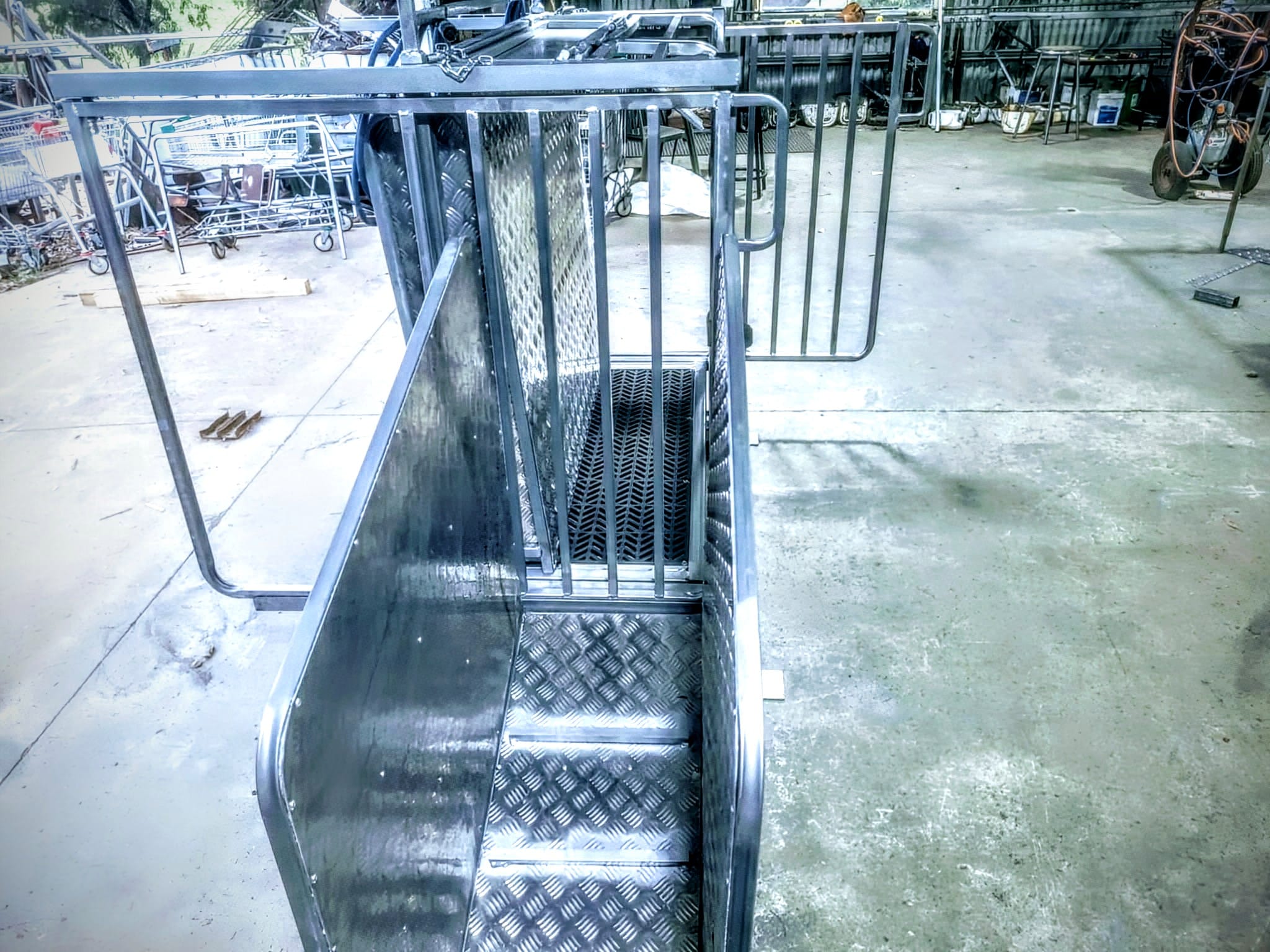 Slideaway Australia - Livestock Feeders, Yards and Shelters ...
