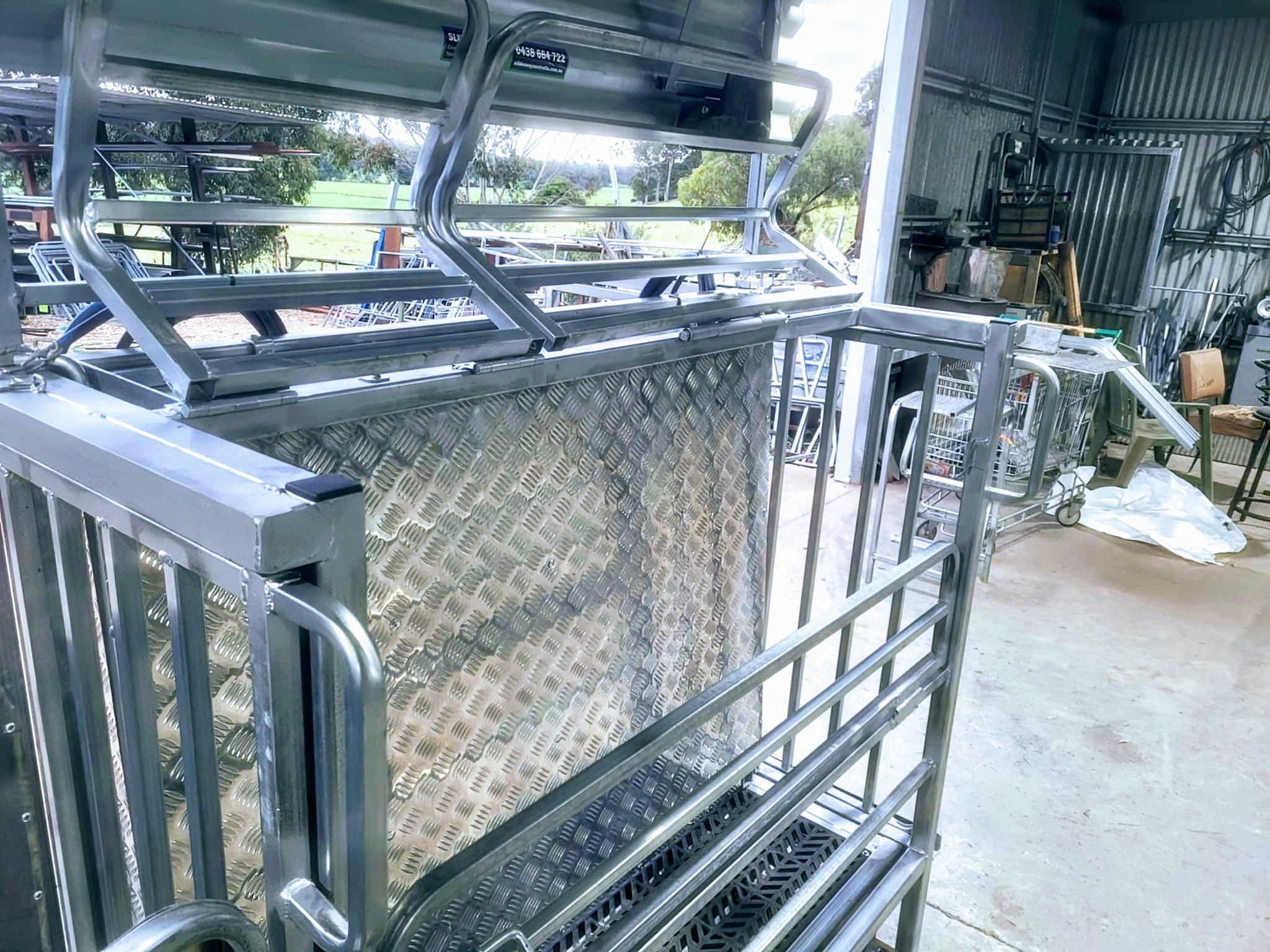 Slideaway Australia - Livestock Feeders, Yards and Shelters ...