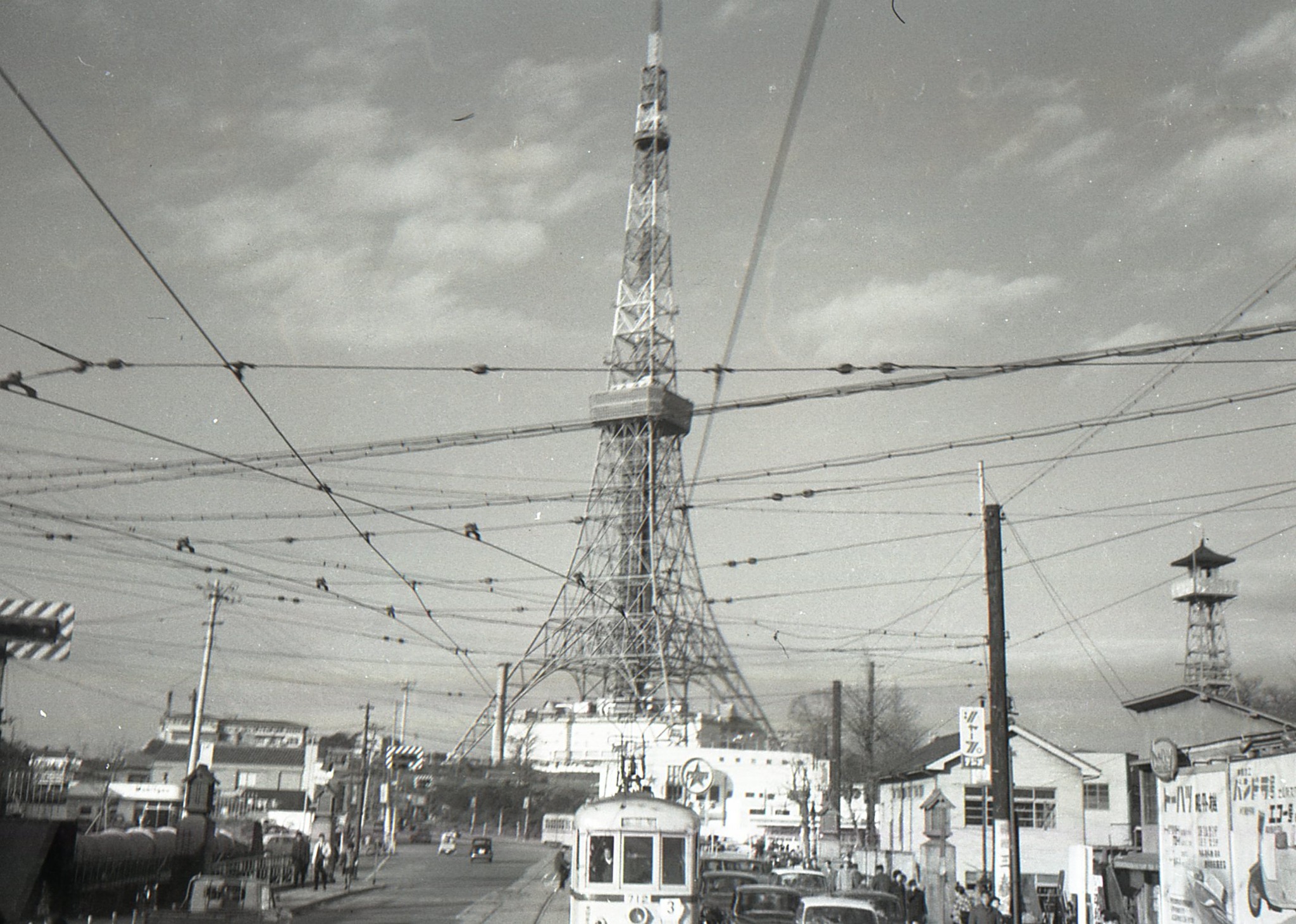 東京タワーが開店したのは1958（昭和33年）12/23だそうですが、その1