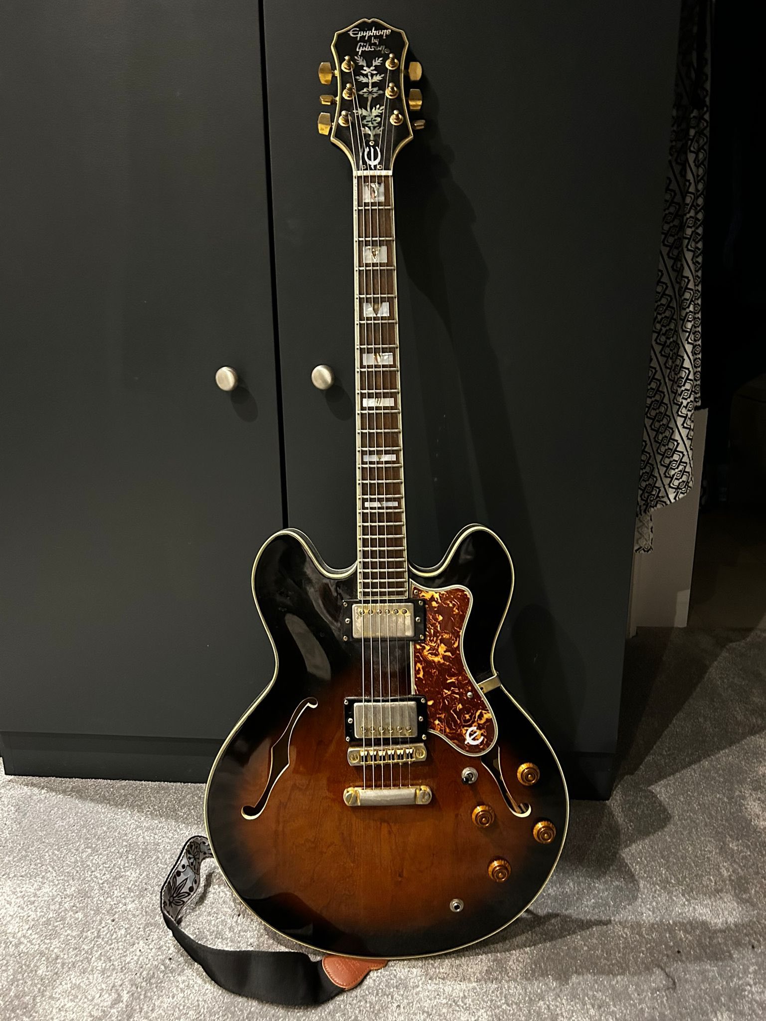 Rare 1987 Epiphone Gibson hollow body guitar from Japan