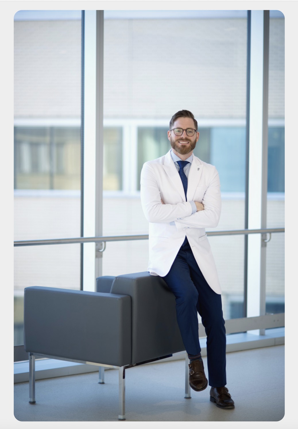 Division - Le Dr Alexander Weil, neurochirurgien au CHU Sainte-Justine ...