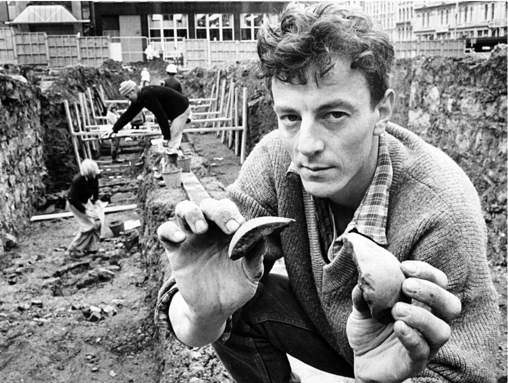 Timespanner - Image from the 1987 excavation of the site of the Queen ...