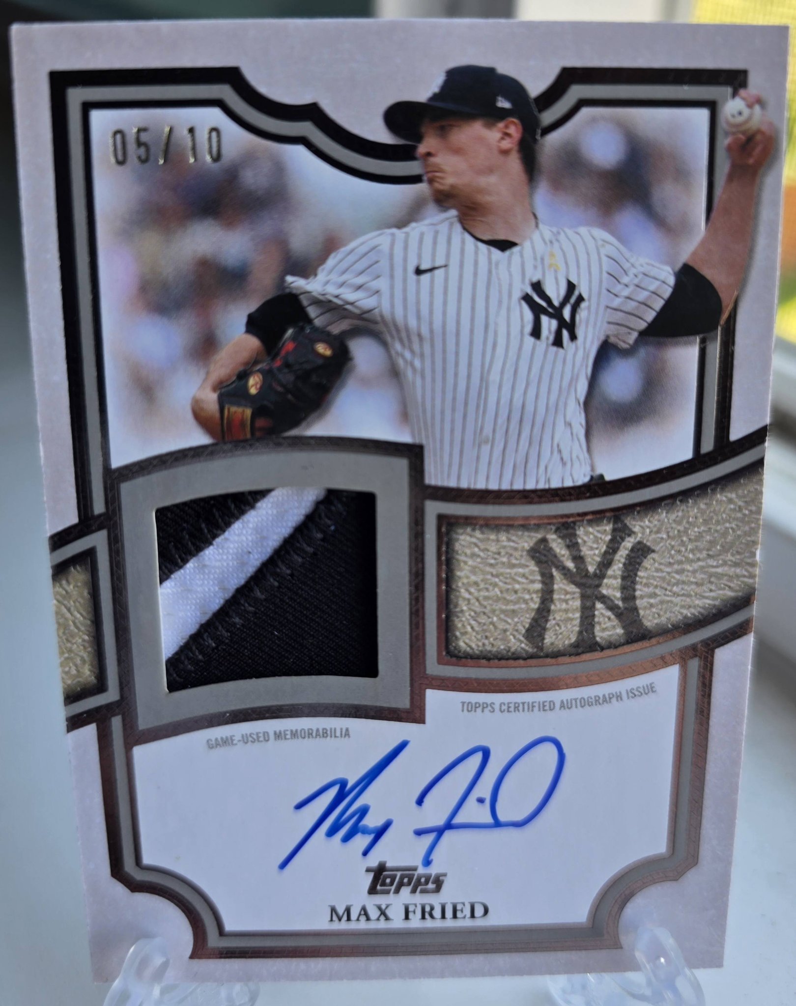 What is the value of a Max Fried Topps Certified autograph card?
