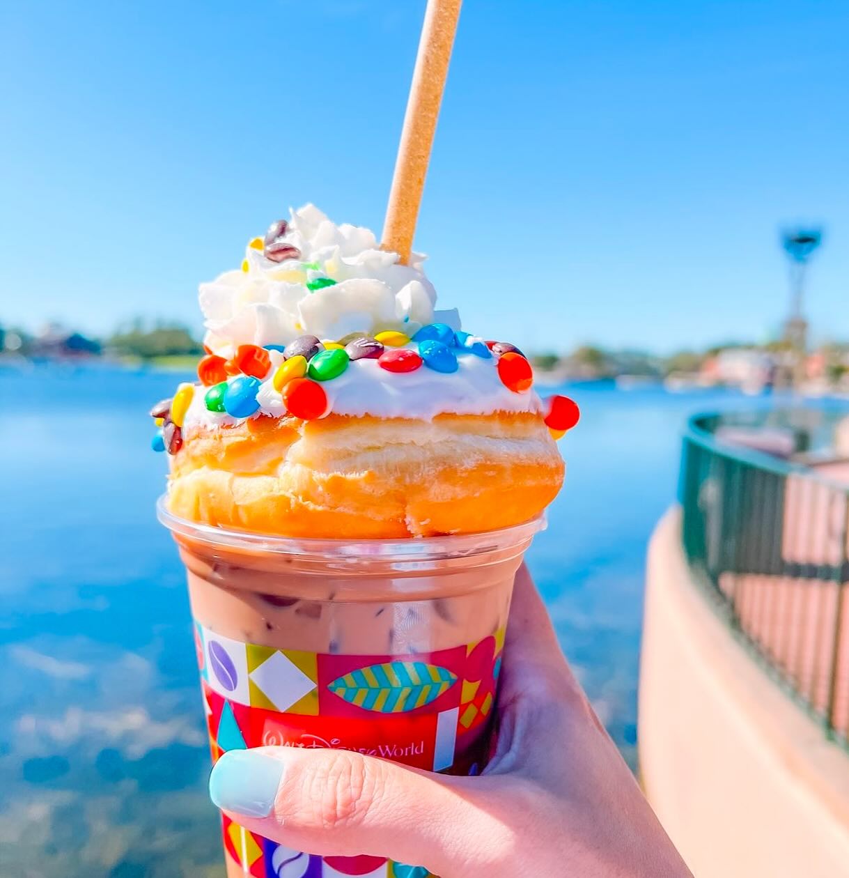 FFC Special Three ソフトドリンク Try Joffrey's color craze latte donut at Epcot