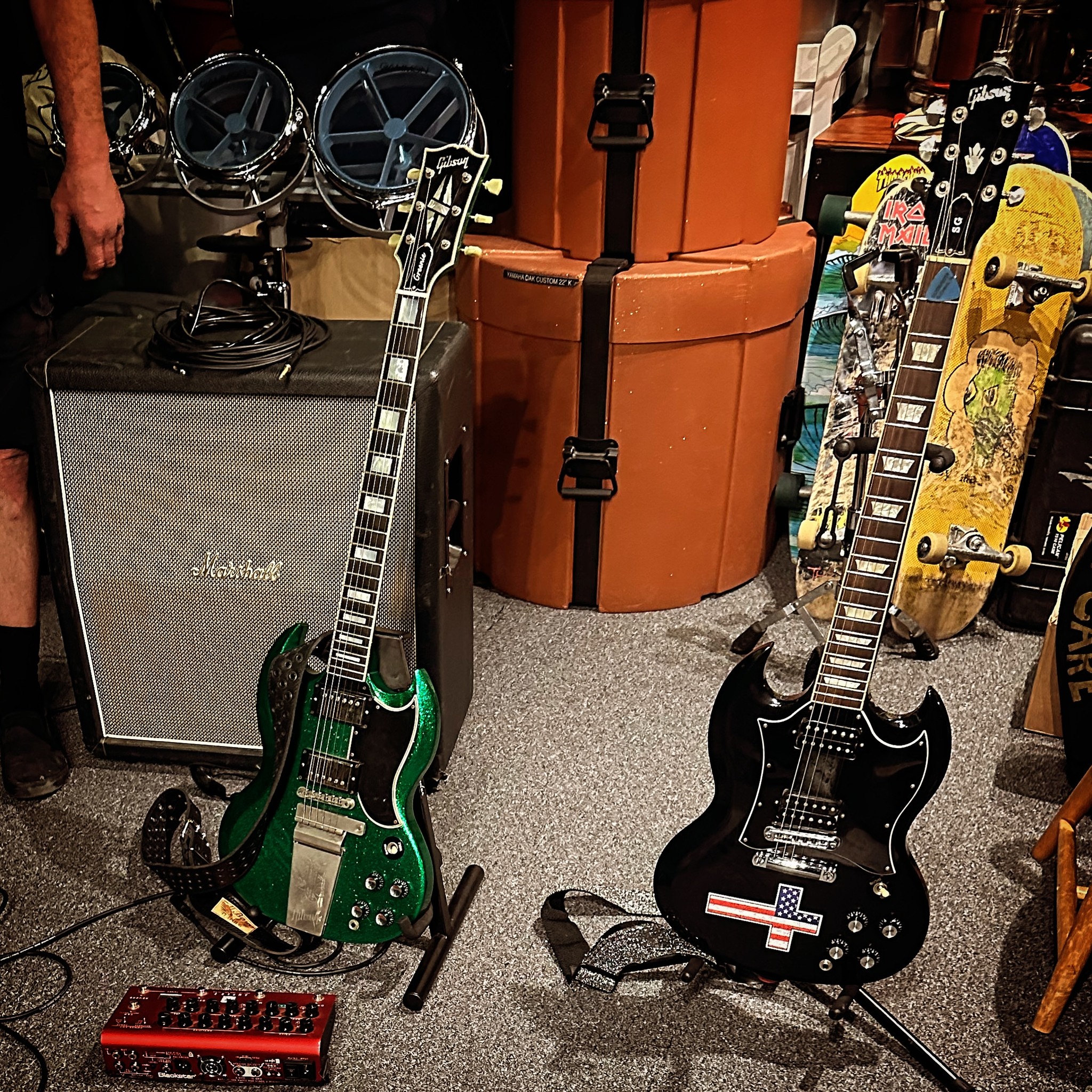 What is the Guyatone SG-28 hollowbody guitar like?