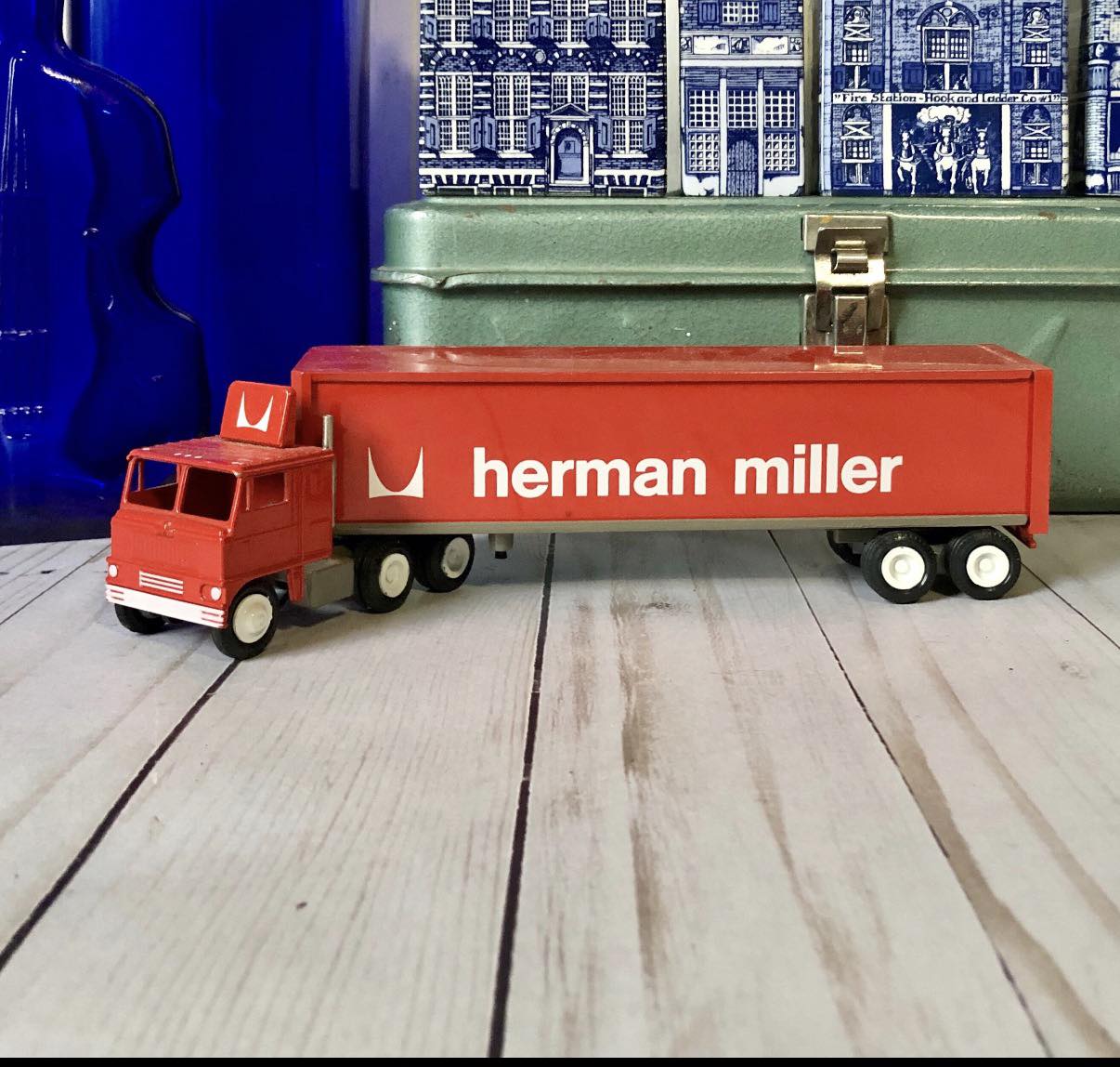 Does anyone have a Herman Miller 18 wheeler? Or even know anything