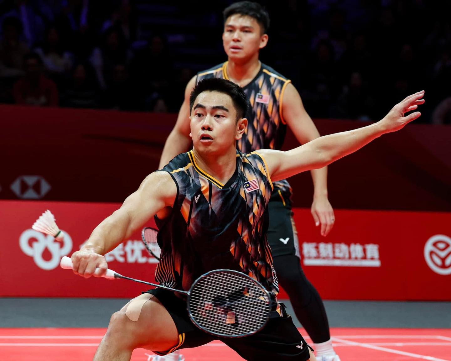 🏸『多貴的球拍，打斷後果自負』 #盤點業餘羽毛球場上的默認潛規則🎭... - 健兒體育 Kin Yee Sports | Facebook