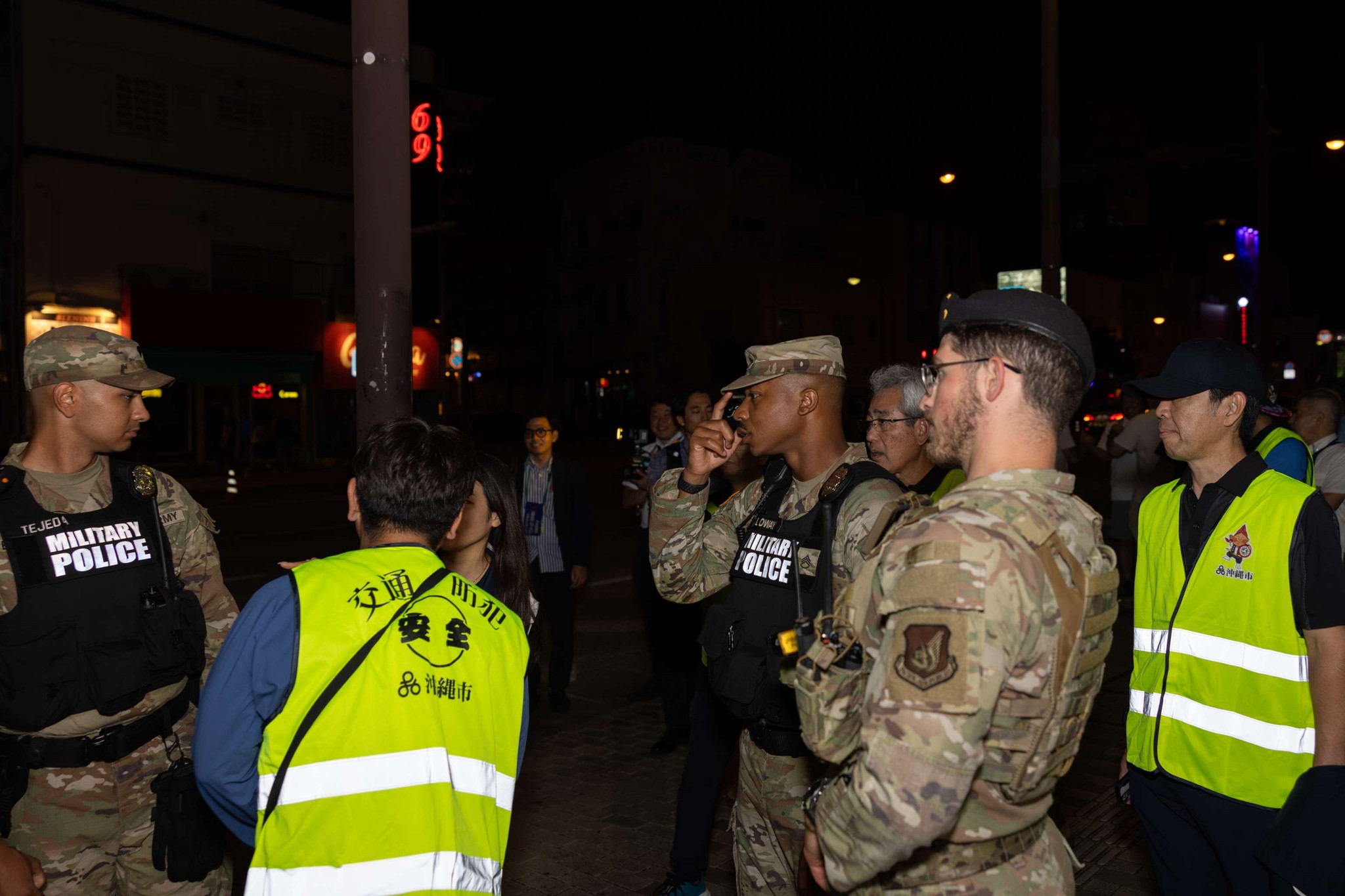 Marine Corps Installations Pacific - Cpl. Marcus Edwards clears a ...