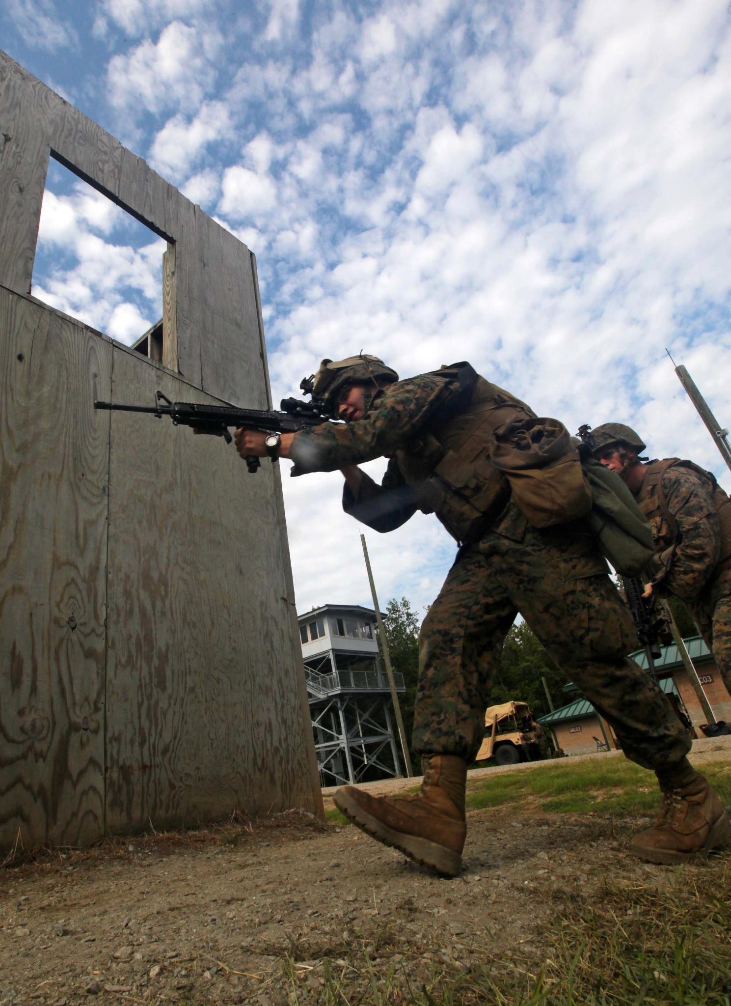 Marine Corps Recruiting - An automatic rifleman with 3rd Platoon ...