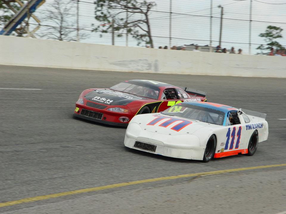 Racing - David Rogers working the low lane. (51 Photo) | Facebook