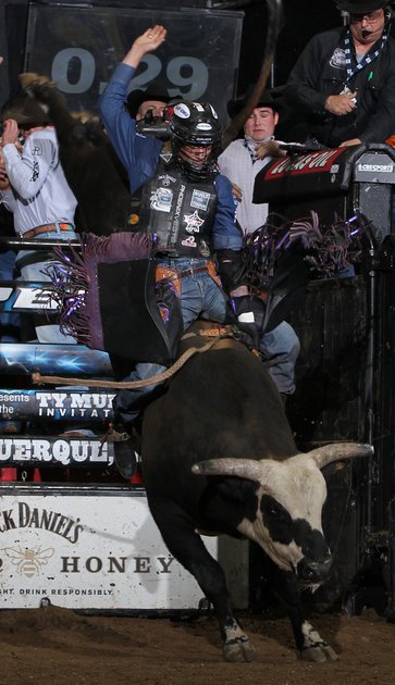PBR - JB Mauney attempts to ride Robinson's Rango during the 15/15 ...
