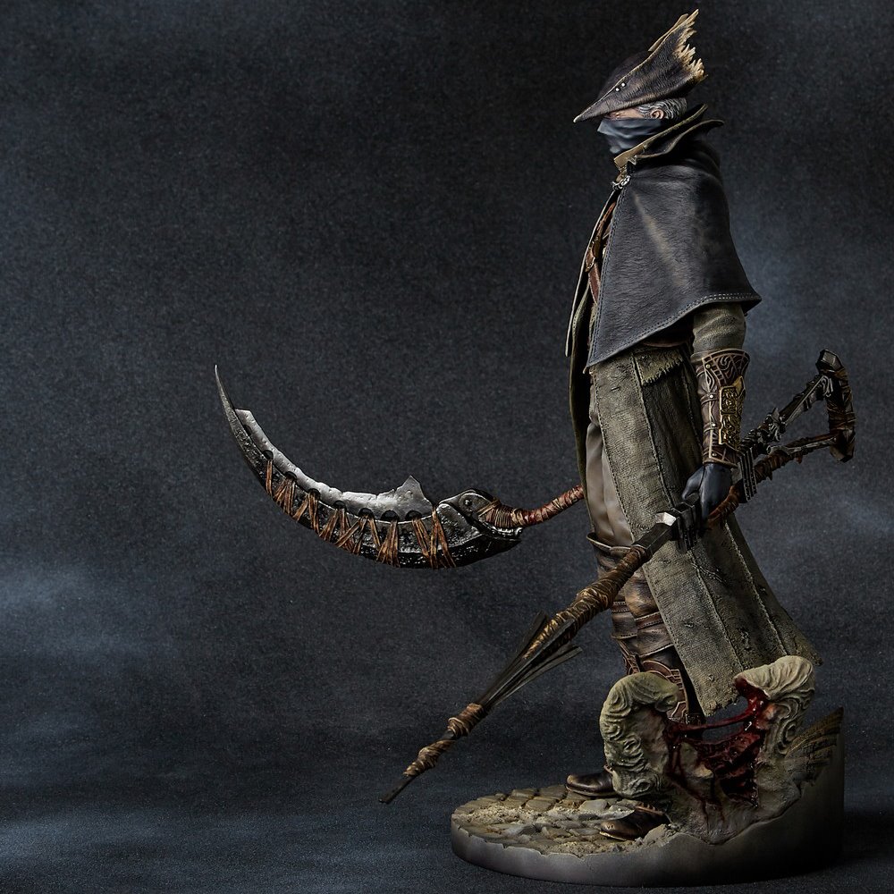The legendary Hunter from Bloodborne is here! 🩸 Giant Exhibition