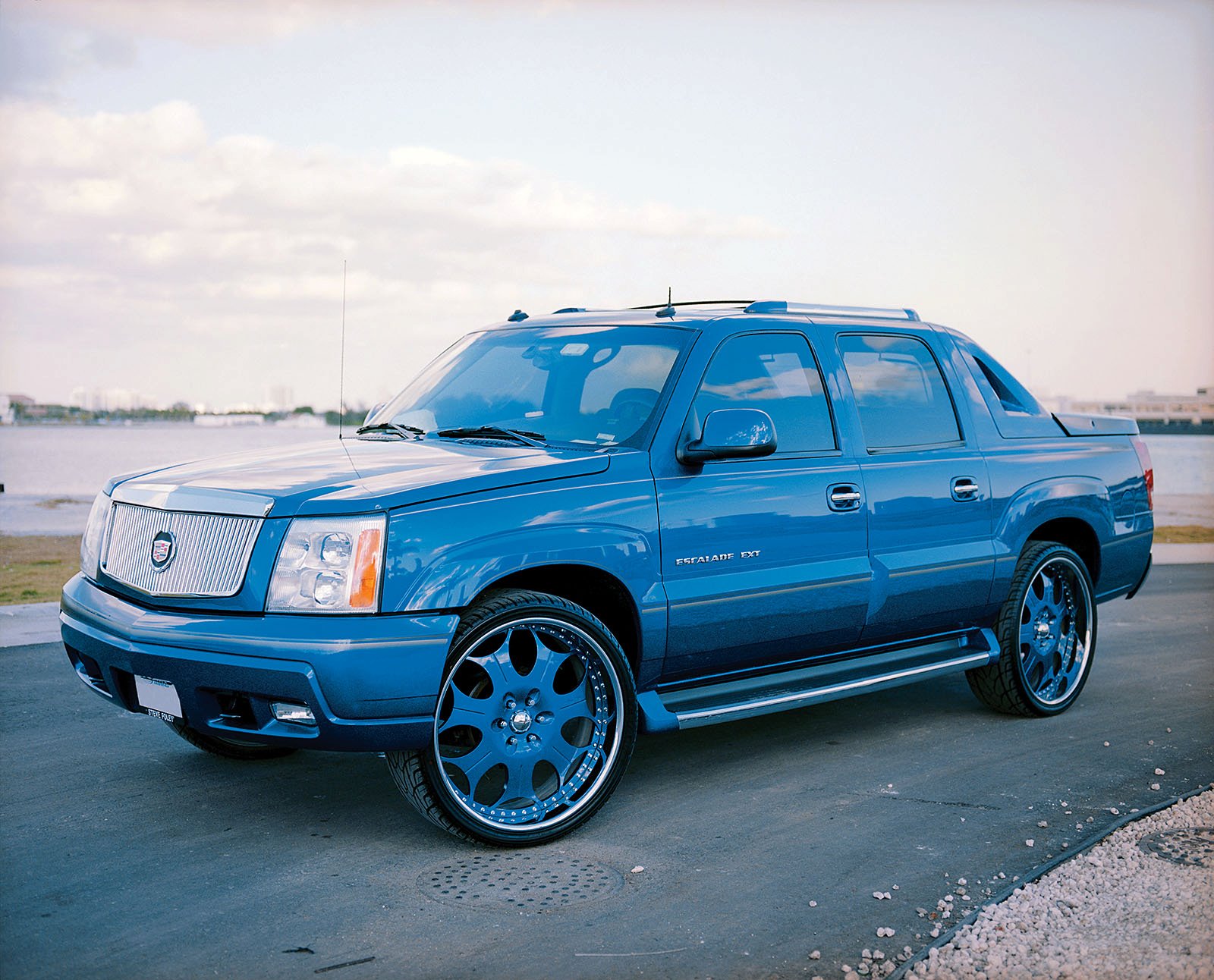 DUB - Throwback: Dwayne Wade's 2005 Cadillac Escalade EXT on 26