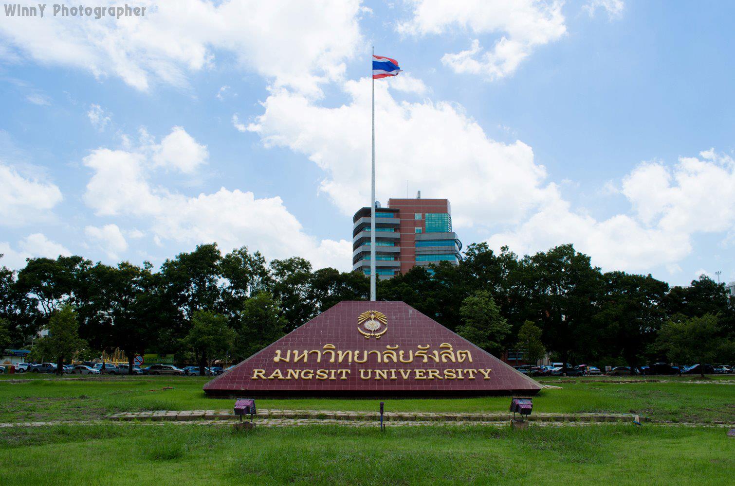 Rangsit University - ฟ้ายังฟ้าอยู่ ฟ้ายังดูสดใส เเม้จะเป็นวันที่เเสน ...