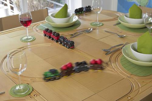 Pot Never mind the gravy boat! Check out these table top trains