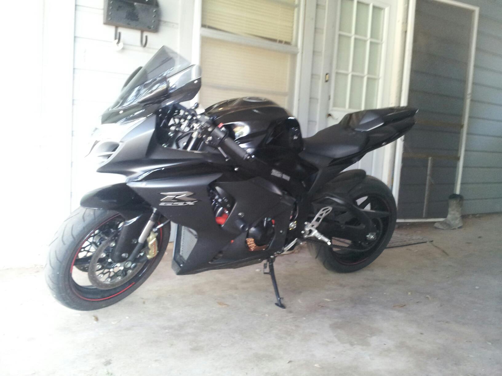 Showing love to bikelife brothers on 07 GSXR 1000