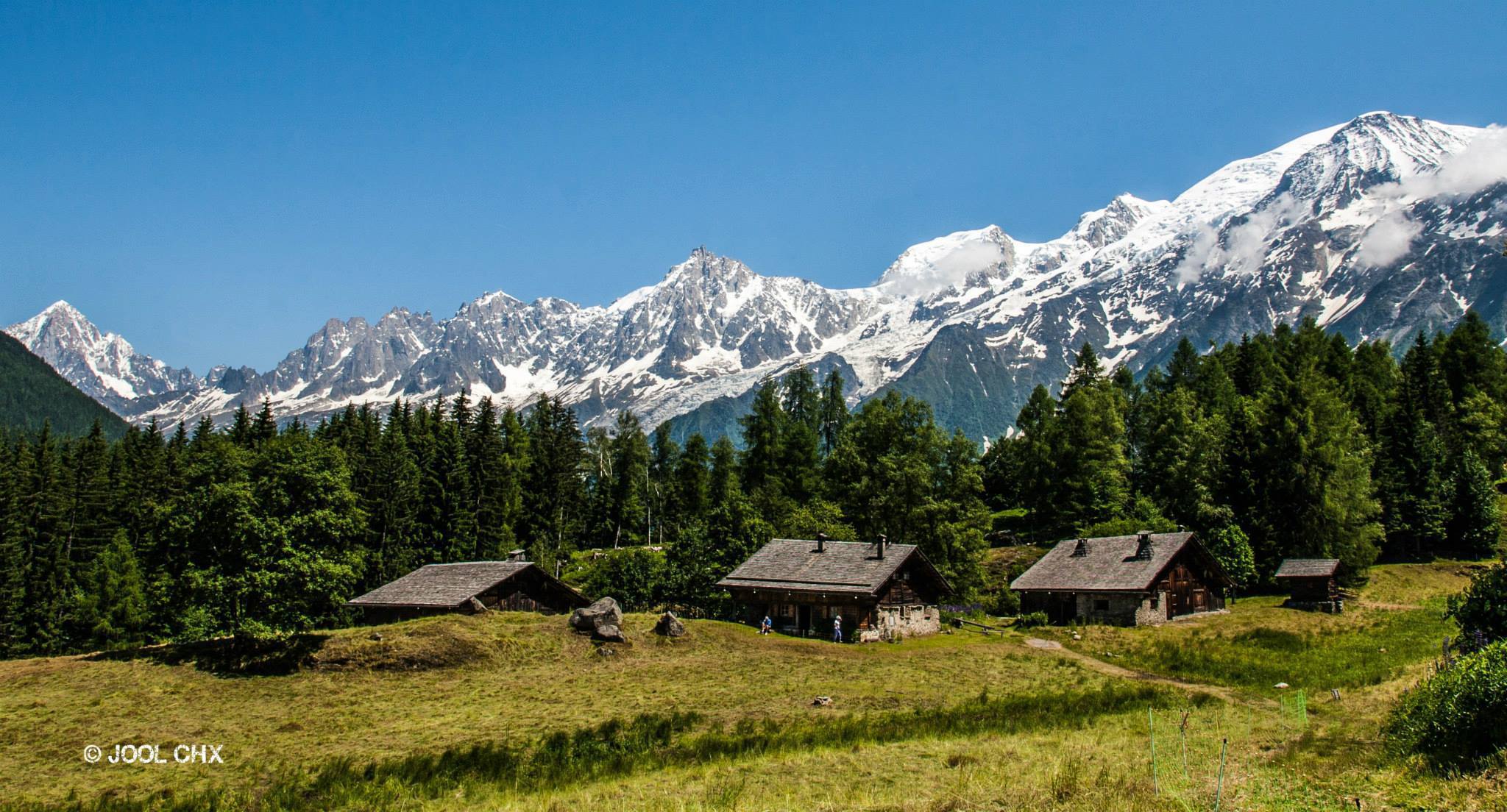 chamonix-la-chaine-du-mont-blanc-depuis-les-chalets-de-charousse
