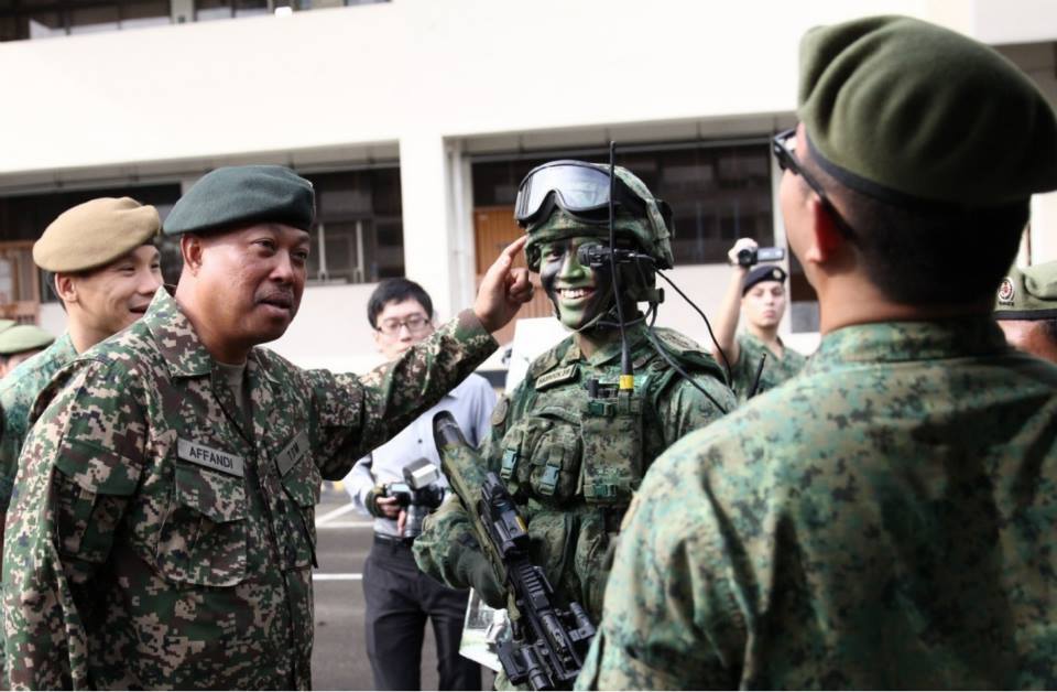 The Singapore Army - MAF COA, GEN DATUK Raja Mohamed Affandi inspecting ...