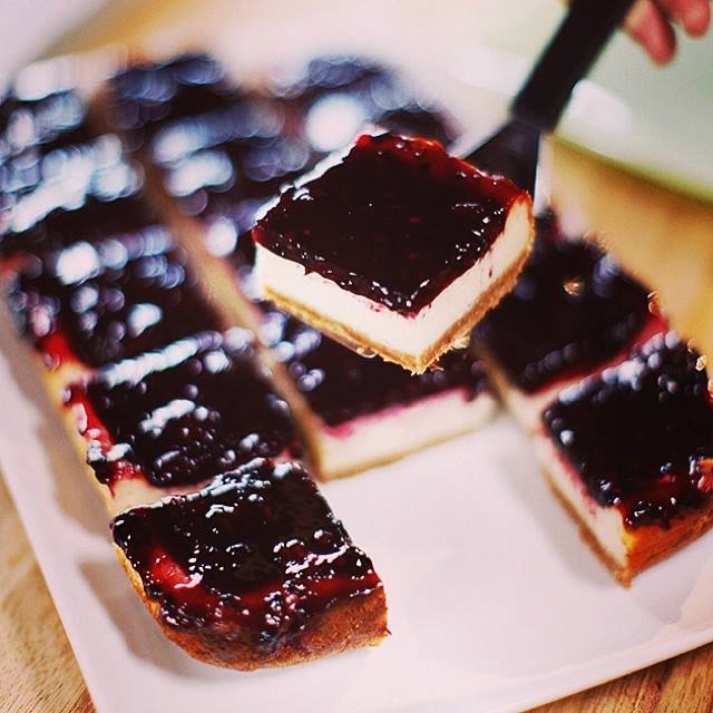 The Pioneer Woman Ree Drummond Blackberry Cheesecake Squares Coming Up Next On Food Network Facebook