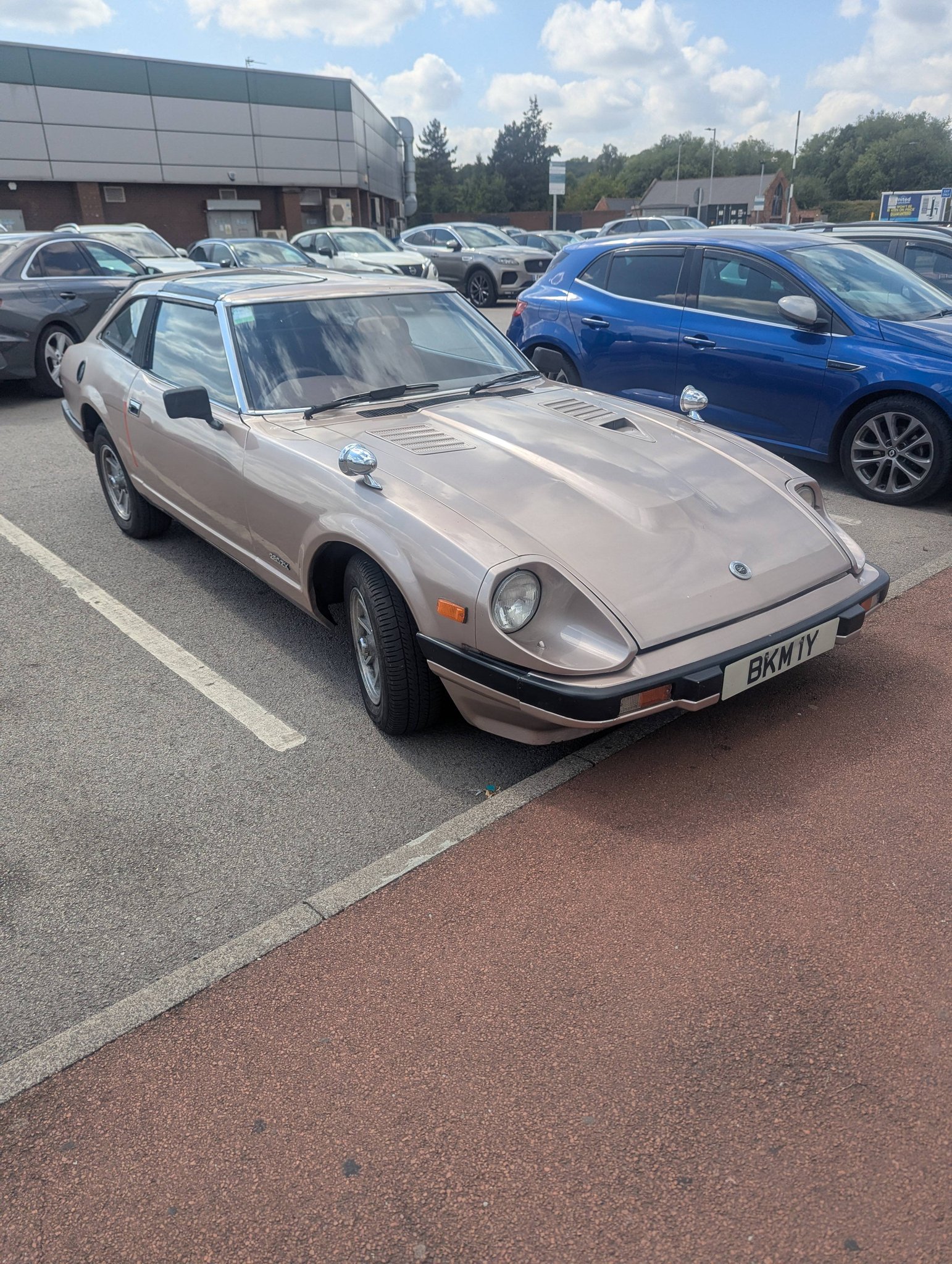 Nice Jap classic and yes there was a child seat in the car 😅.