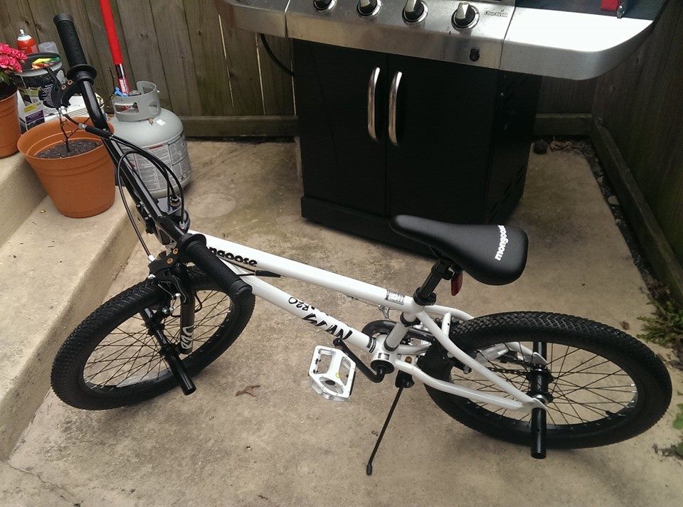 IMAYCC Supporto Da Parete Per Bici Senza Sollevamento - Regolabile, Ruota 20-29", Capacità 40 Kg, Design Ruotante