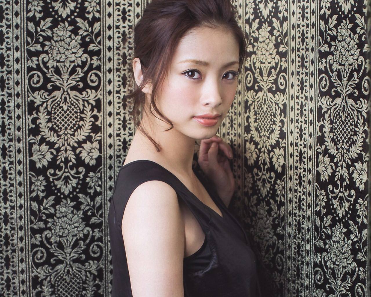 Ueto Aya 上戸彩 - Ueto Aya 上戸彩 added a new photo
