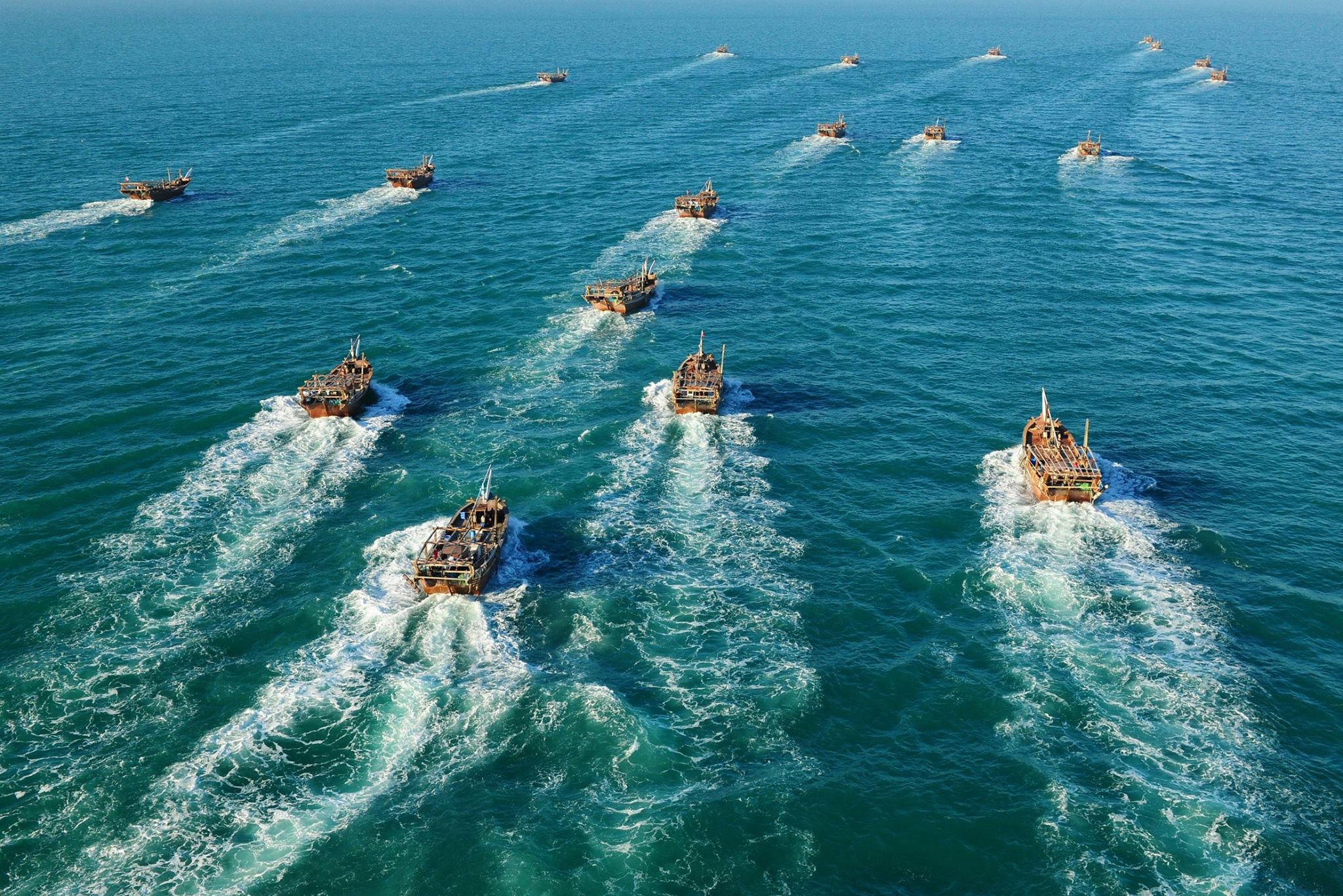 Between Two Seas 写真集 Andrew Weaver Andrew Weaver (Andrew Weaver Photography) took to the skies for