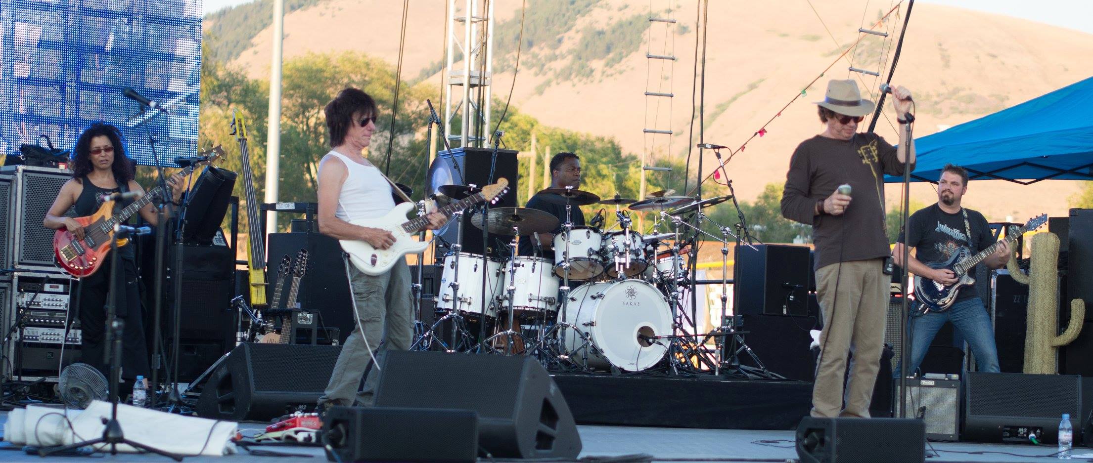 Jeff Beck Thanks To Pete Jb S Tour Manager For This Great Shot Of Jeff And The Band Rehearsing In Missoula Left To Right Rhonda Smith Jeff Beck Jonathan Joseph Jimmy Hall jeff beck thanks to pete jb s tour