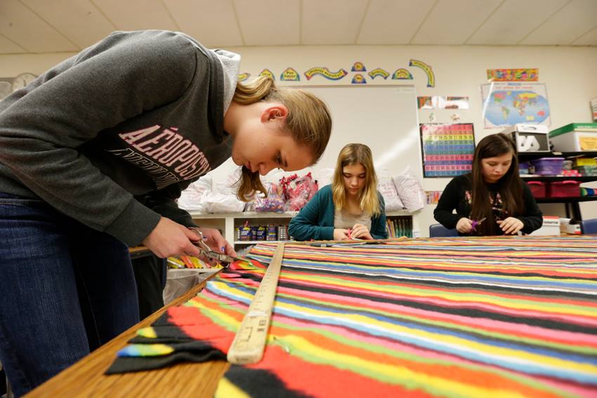 The Post-Crescent - Kiarra Springstroh, left, Tatum Halla, and Mya ...