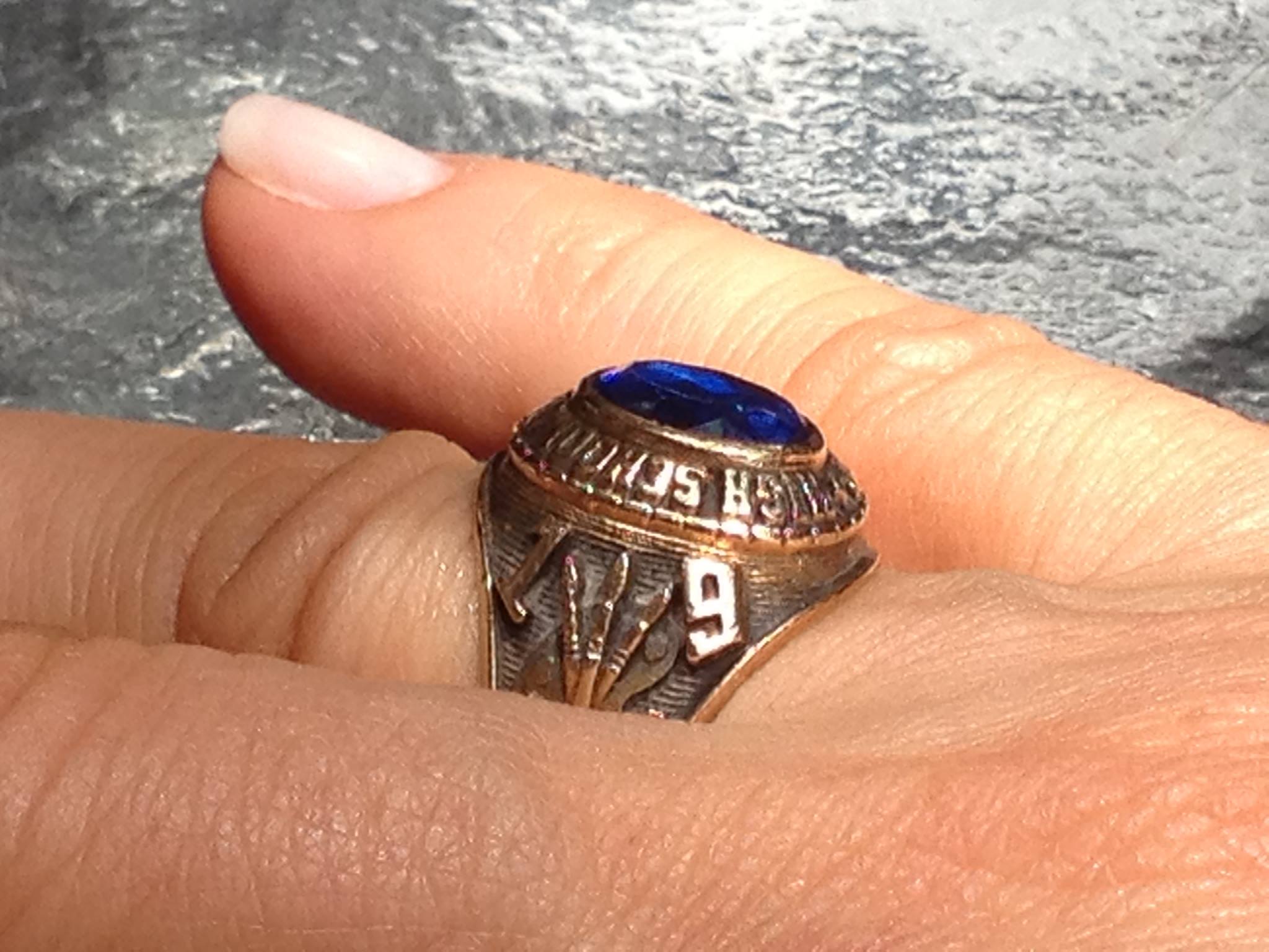 Anyone have a photo of the 1971 high school ring?